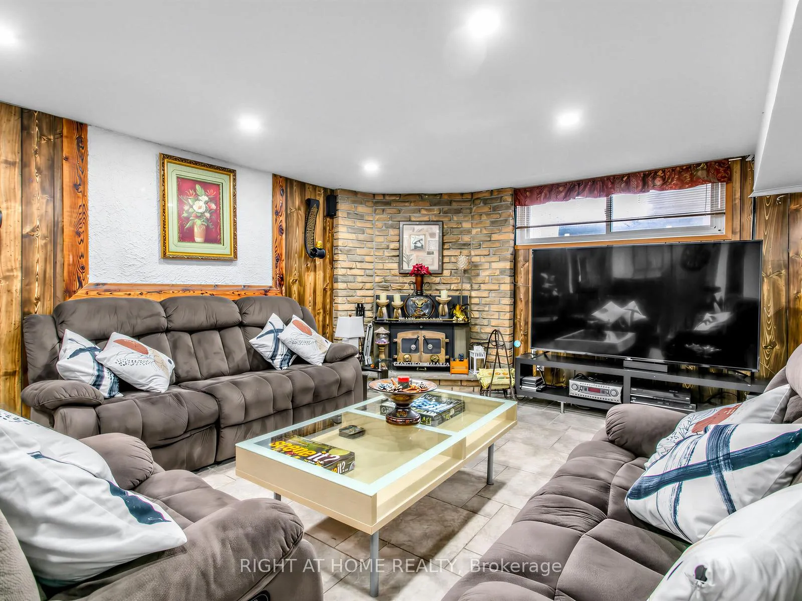 Photo 22 of 137 Beech Street, Brampton, Brampton North — HOMEH