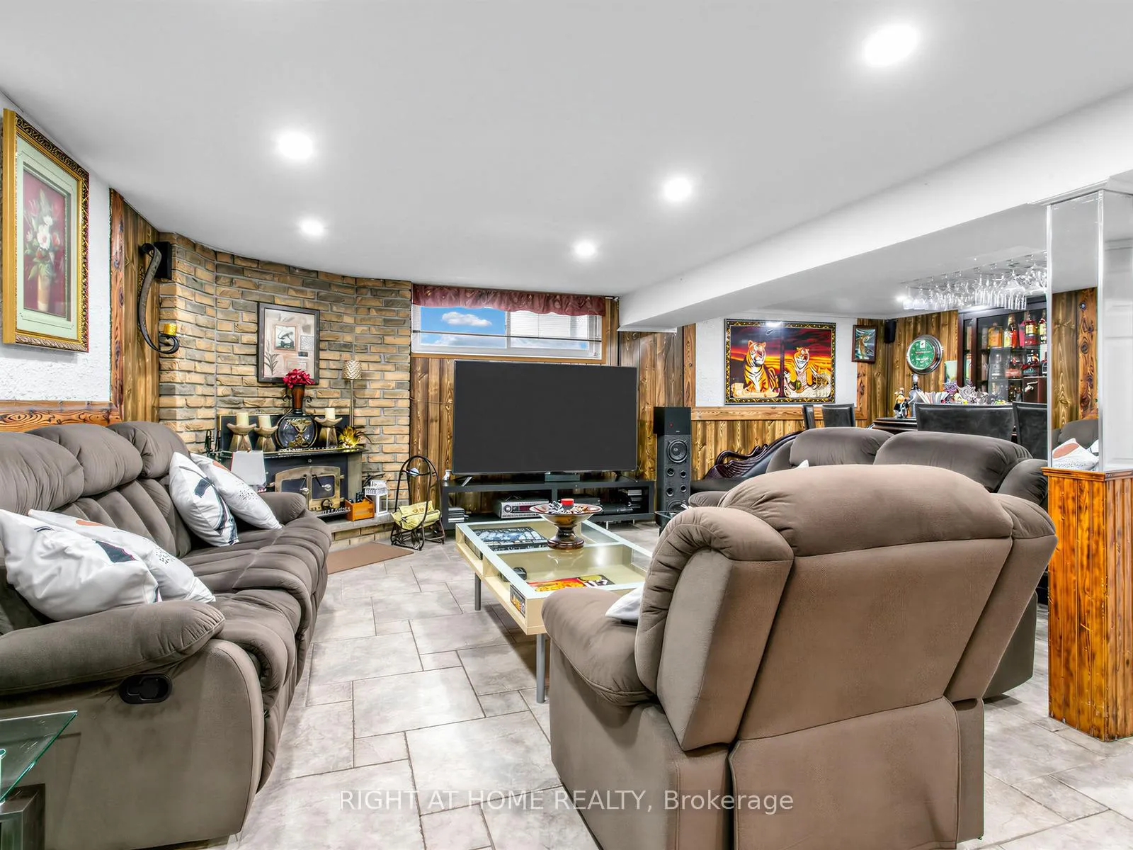 Photo 23 of 137 Beech Street, Brampton, Brampton North — HOMEH