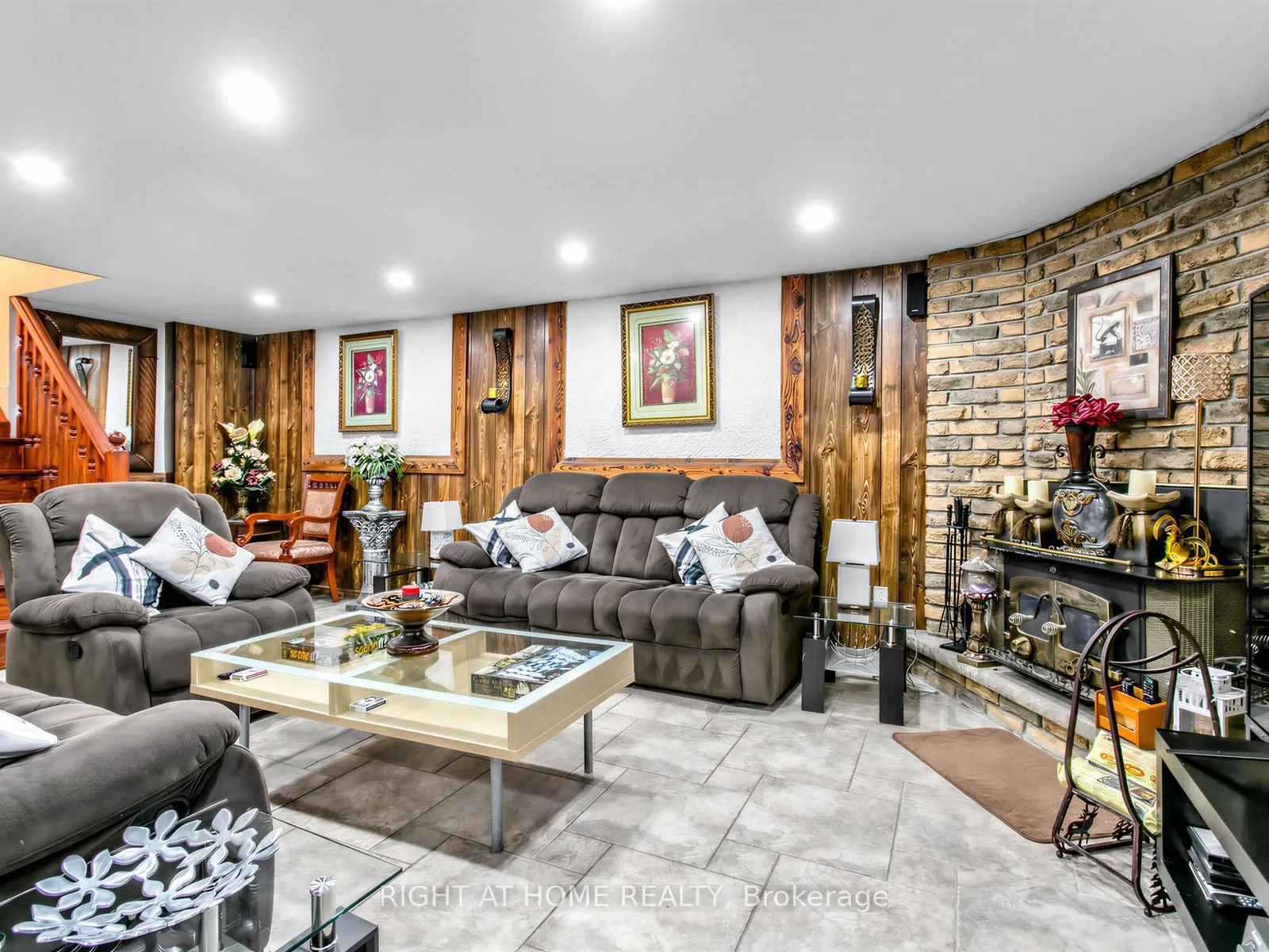 Photo 24 of 137 Beech Street, Brampton, Brampton North — HOMEH