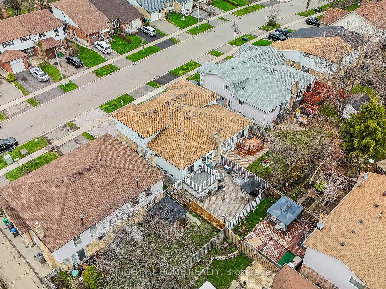 Photo 31 of 137 Beech Street, Brampton, Brampton North — HOMEH