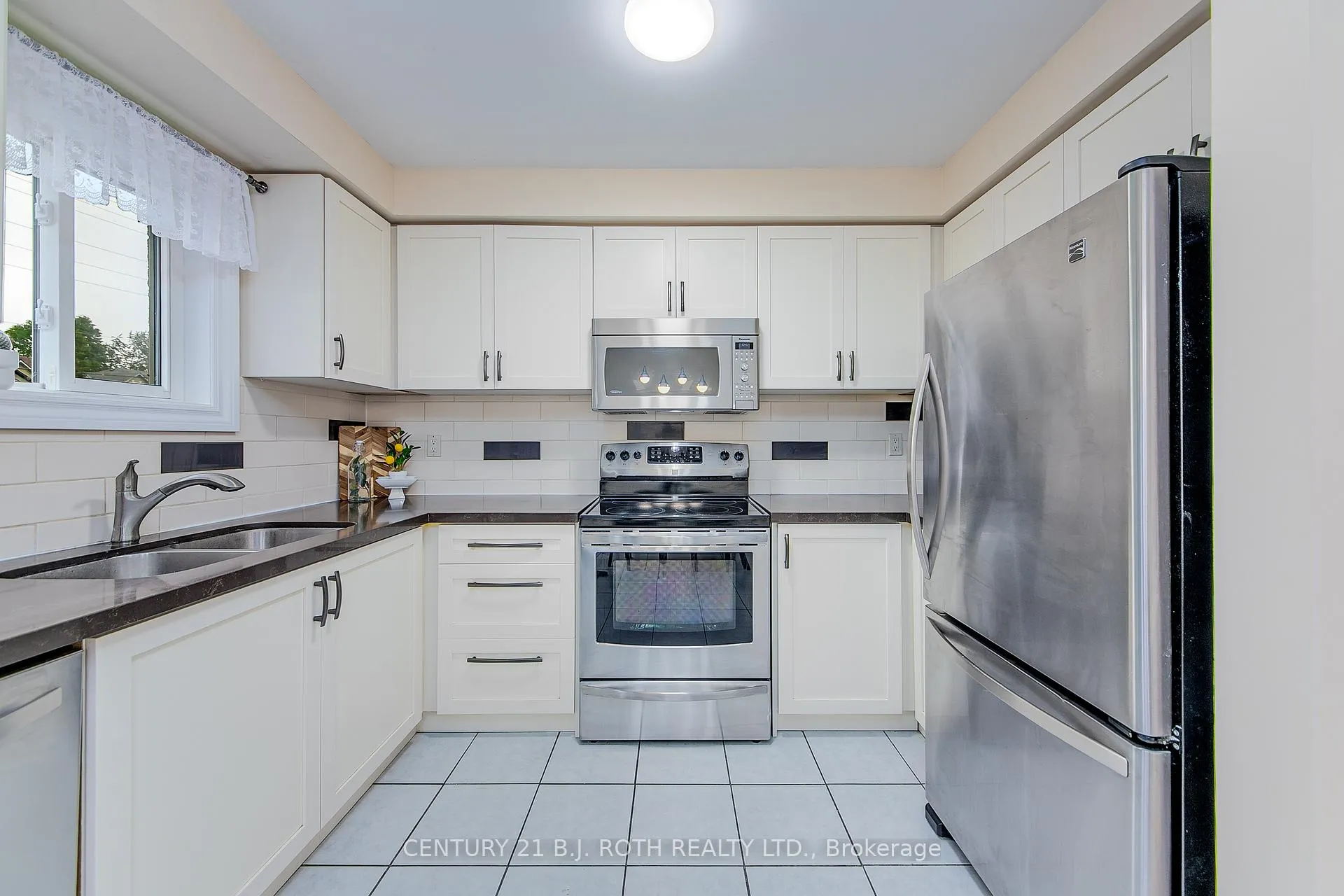 Photo 7 of 93 Hawthorne Crescent, Barrie, Ardagh — HOMEH