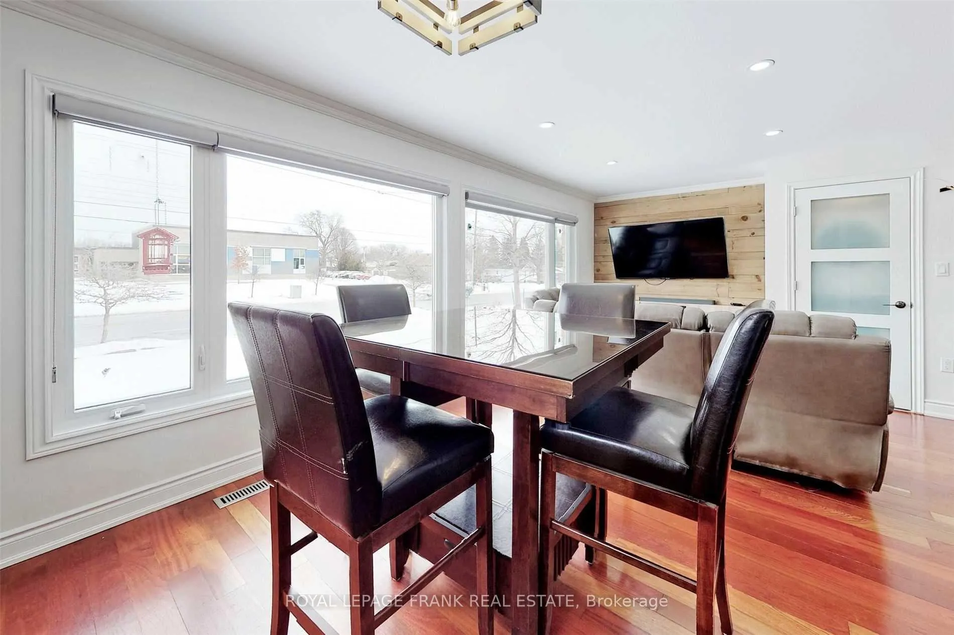 Photo 3 of 218 Harmony Road N, Oshawa, Eastdale — HOMEH