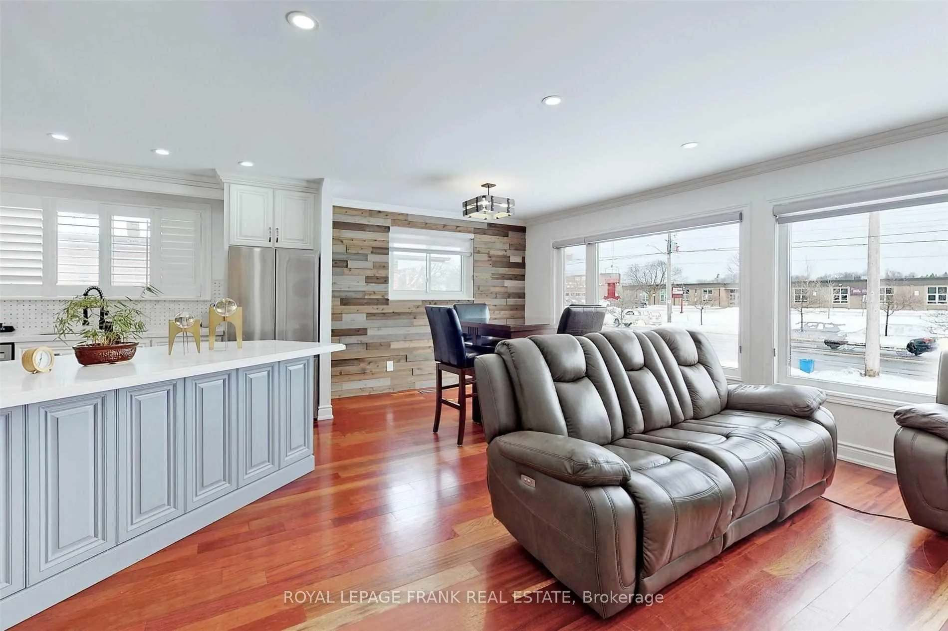 Photo 5 of 218 Harmony Road N, Oshawa, Eastdale — HOMEH
