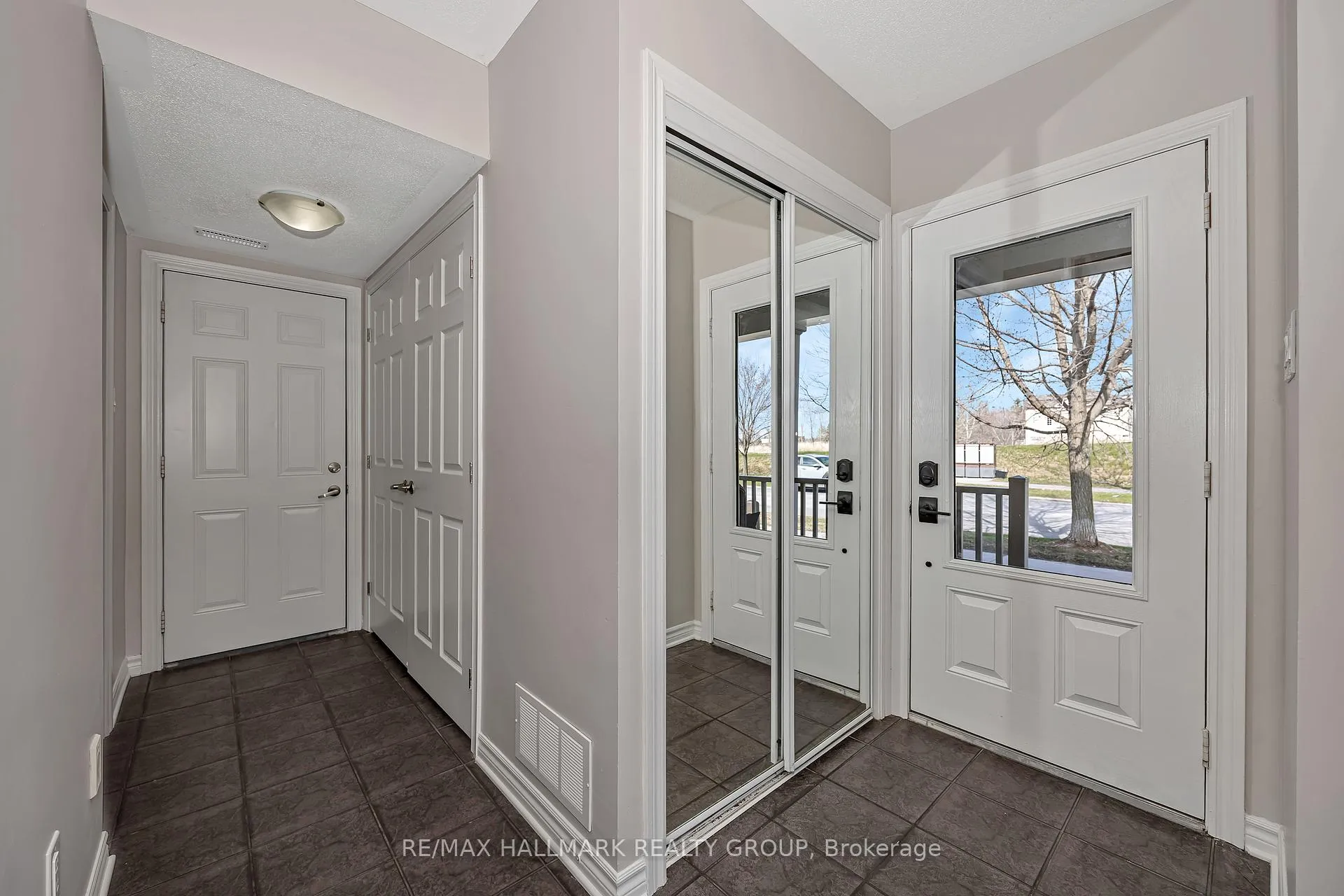 Photo 3 of 618 Martinique Lane, Ottawa, Stittsville (North) — HOMEH