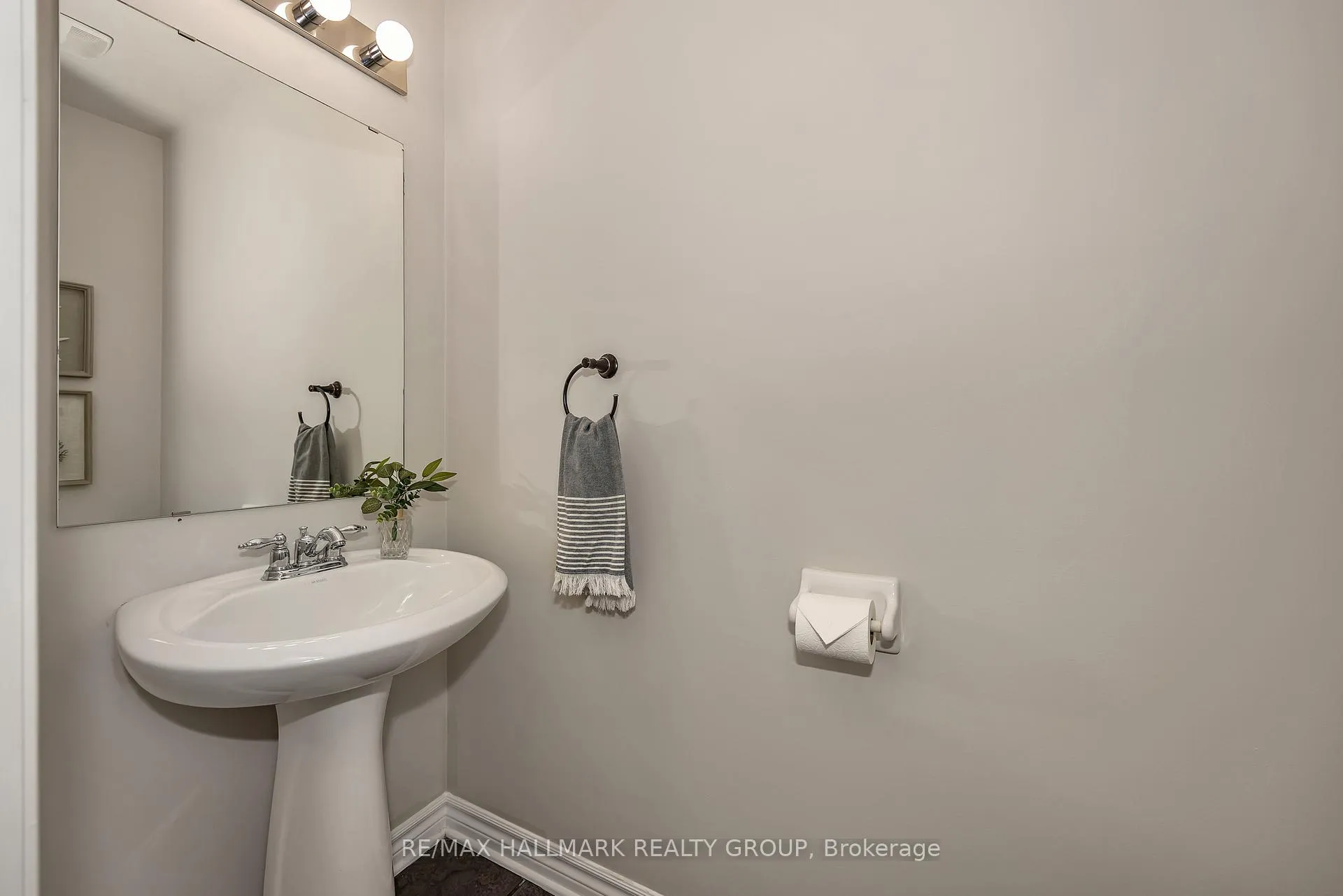 Photo 10 of 618 Martinique Lane, Ottawa, Stittsville (North) — HOMEH