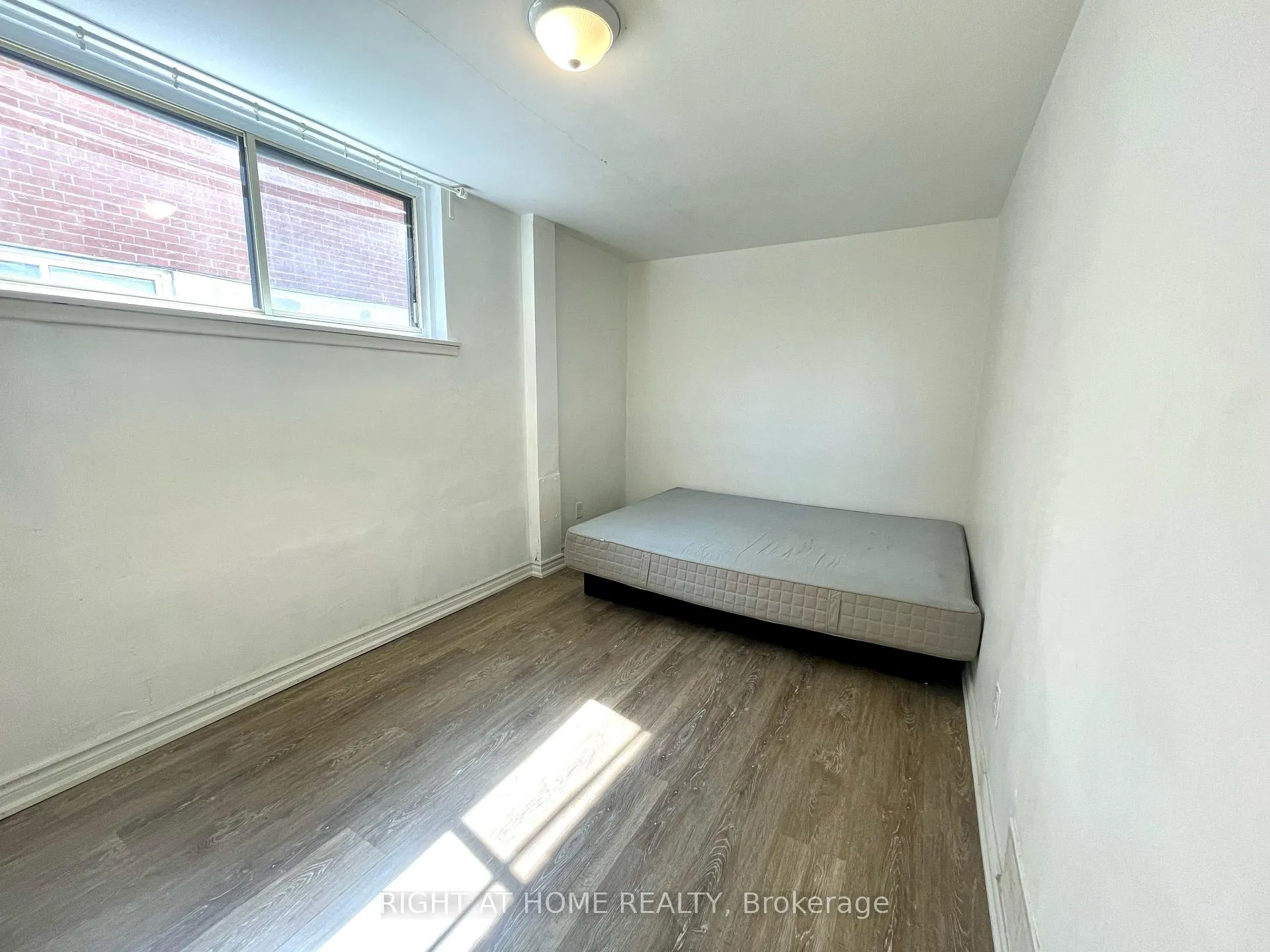 Photo 5 of Unit Bsmt, 3264 Fieldgate Drive, Mississauga, Applewood — HOMEH