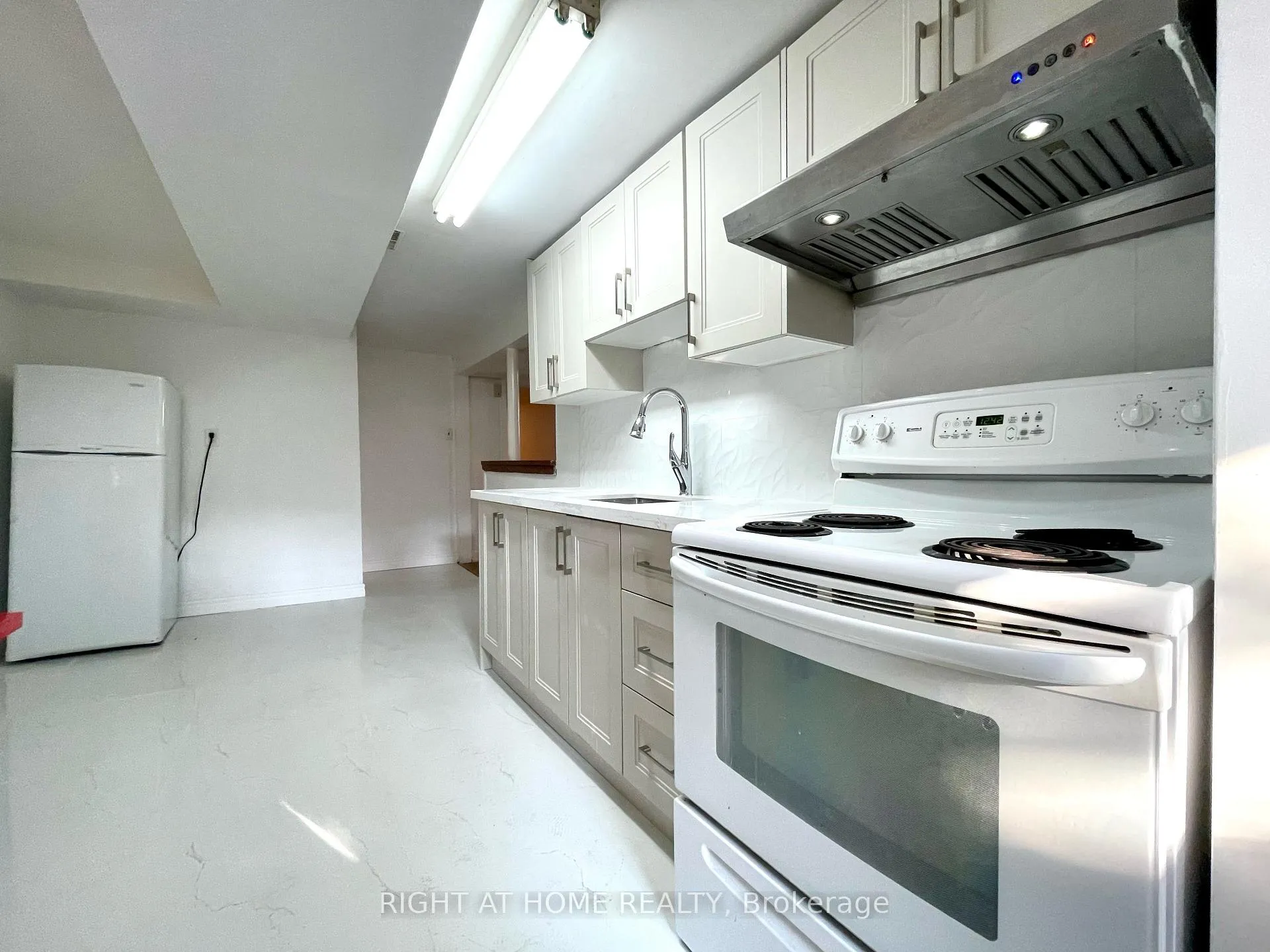 Photo 7 of Unit Bsmt, 3264 Fieldgate Drive, Mississauga, Applewood — HOMEH