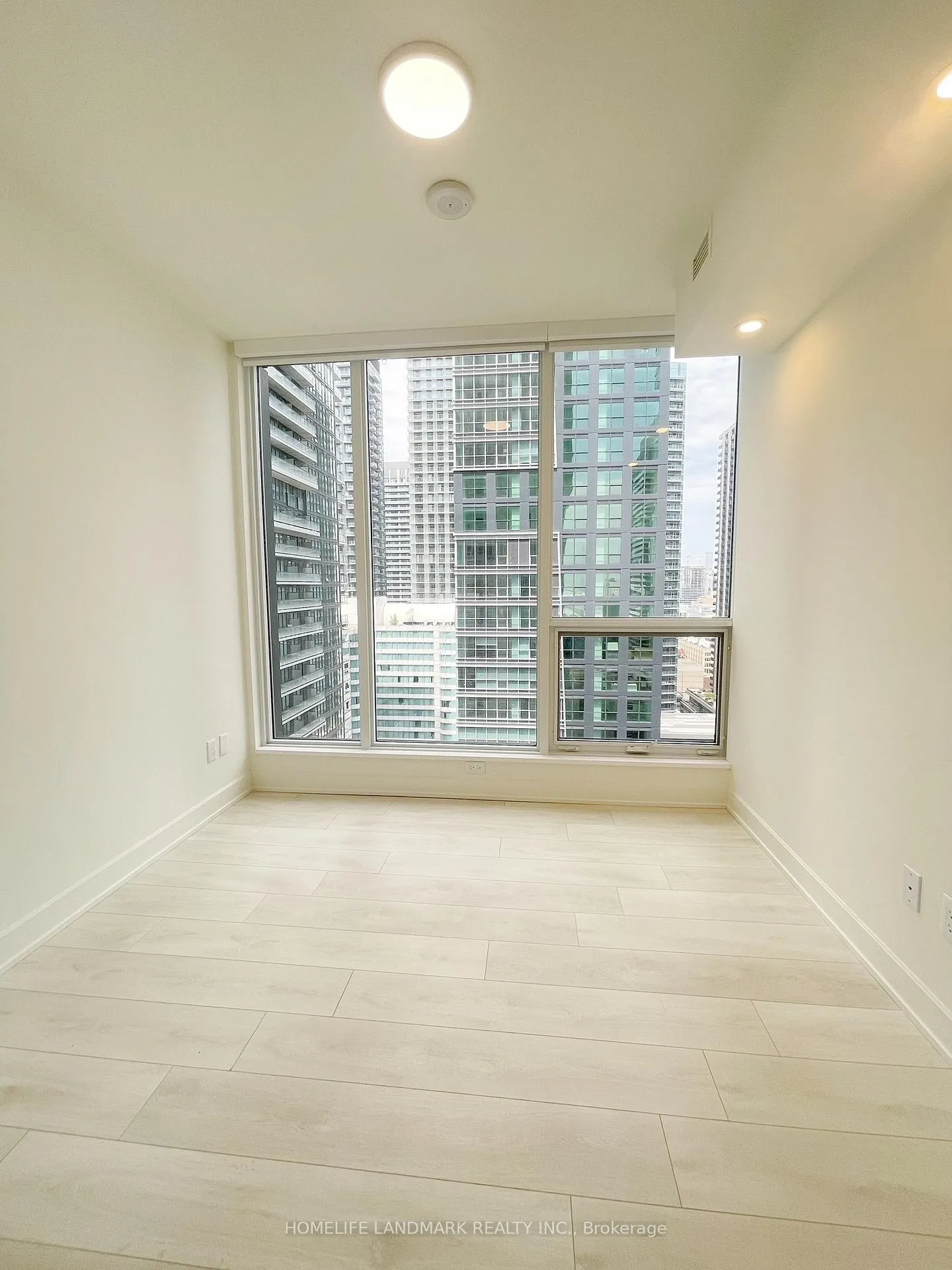 Photo 4 of Unit 2214, 35 Mercer Street, Toronto, Waterfront Communities — HOMEH