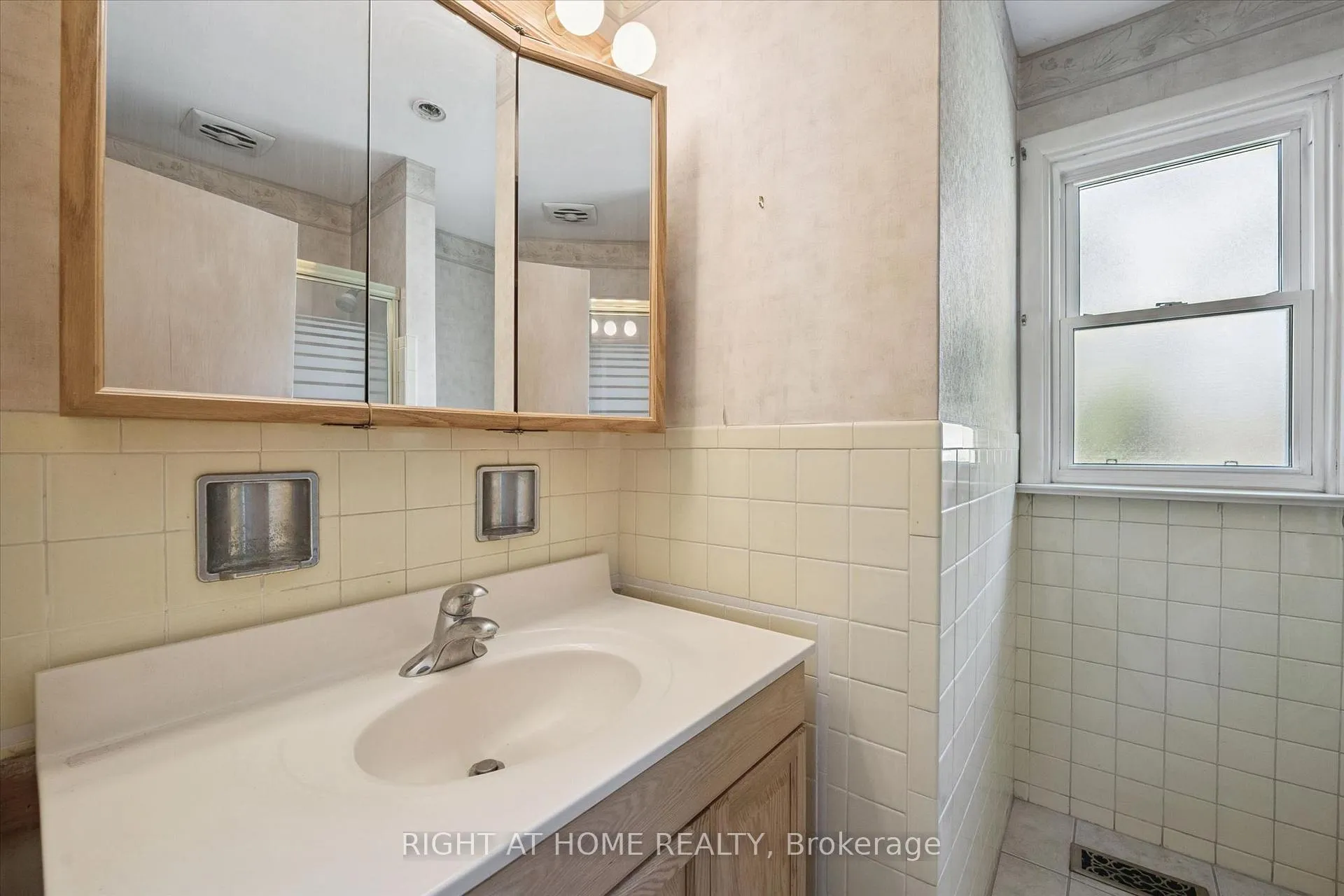 Photo 16 of 5156 Appleby Line, Burlington, Rural Burlington — HOMEH