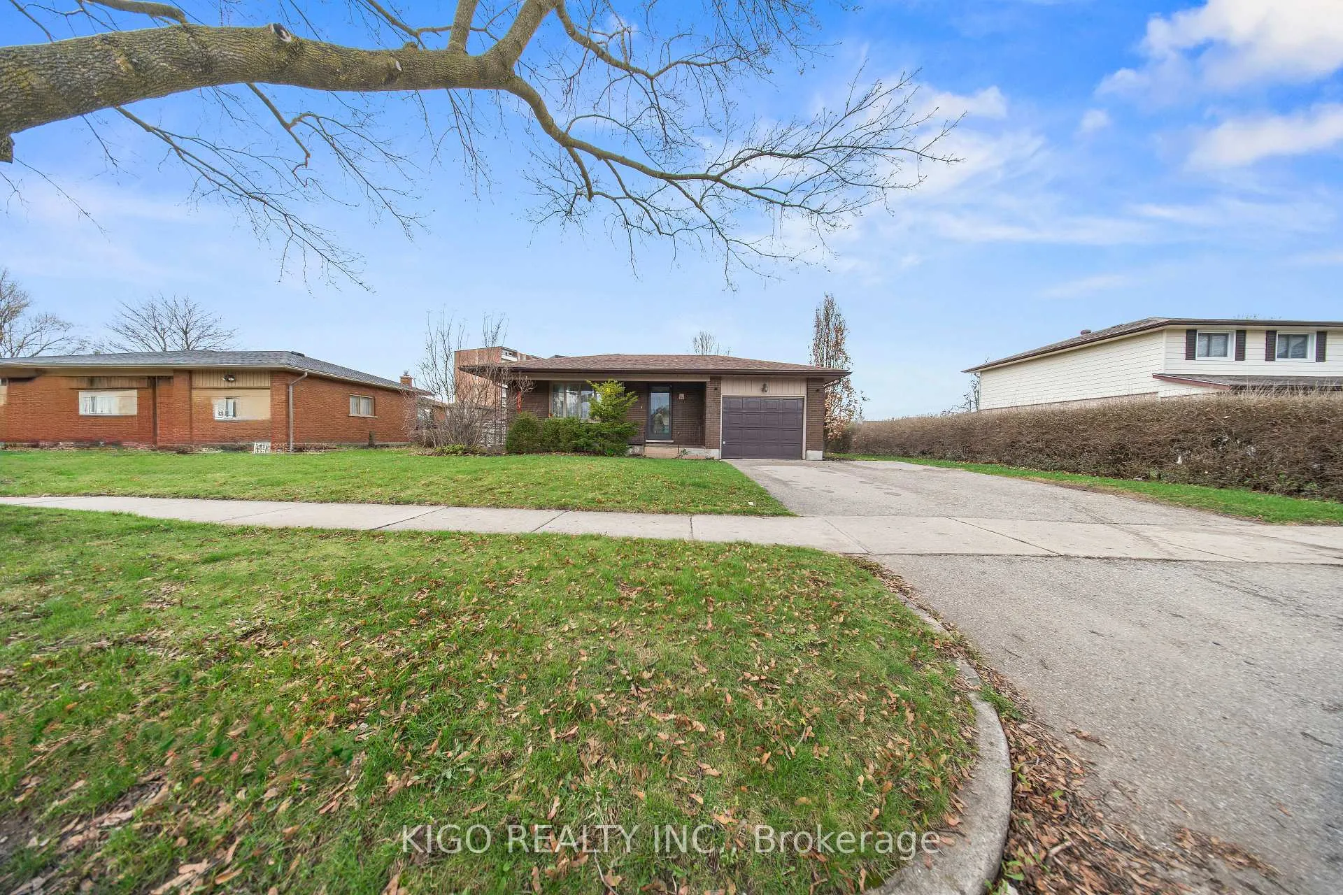 Photo 2 of 42 Tupper Crescent, Kitchener, Grand River North — HOMEH