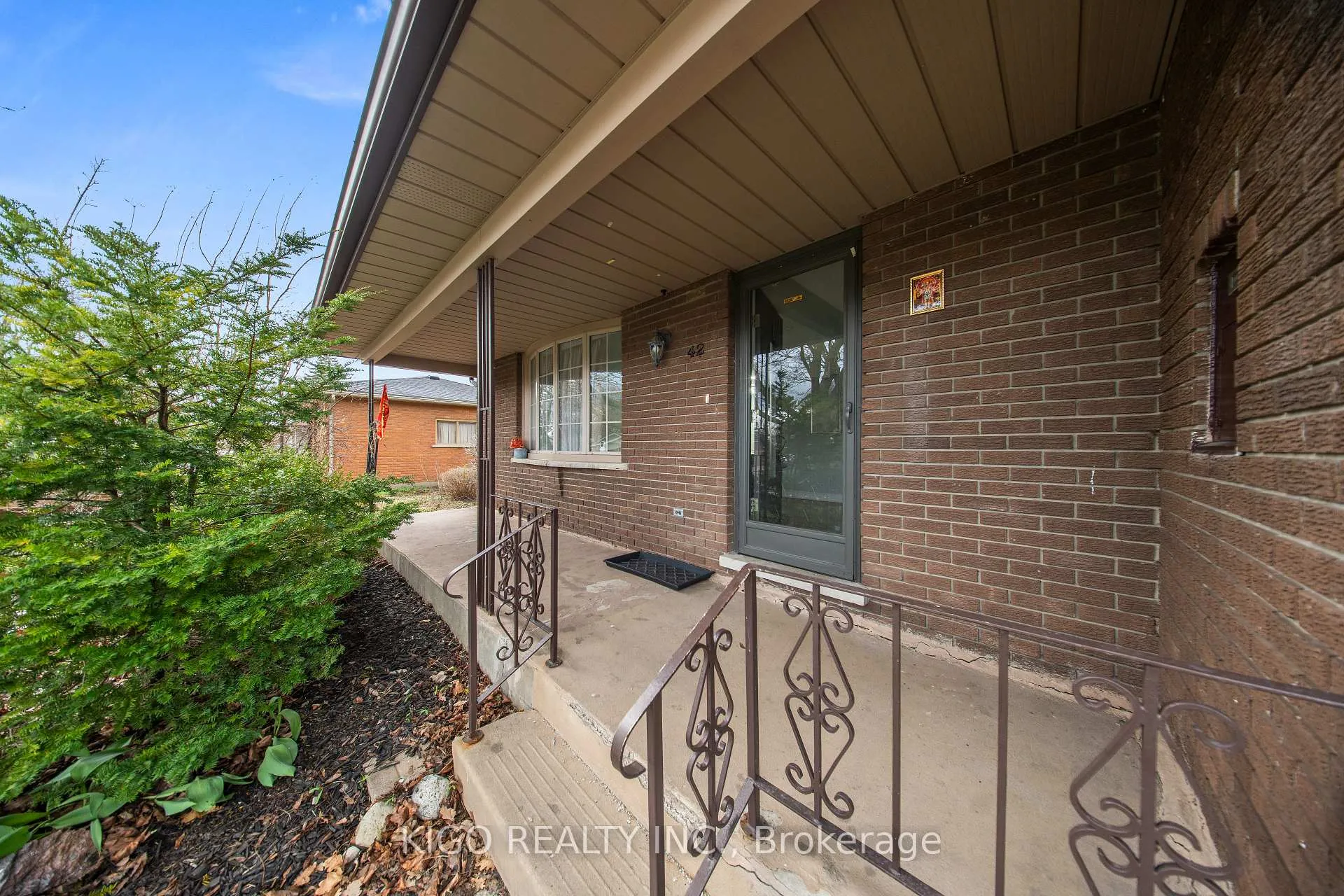 Photo 4 of 42 Tupper Crescent, Kitchener, Grand River North — HOMEH
