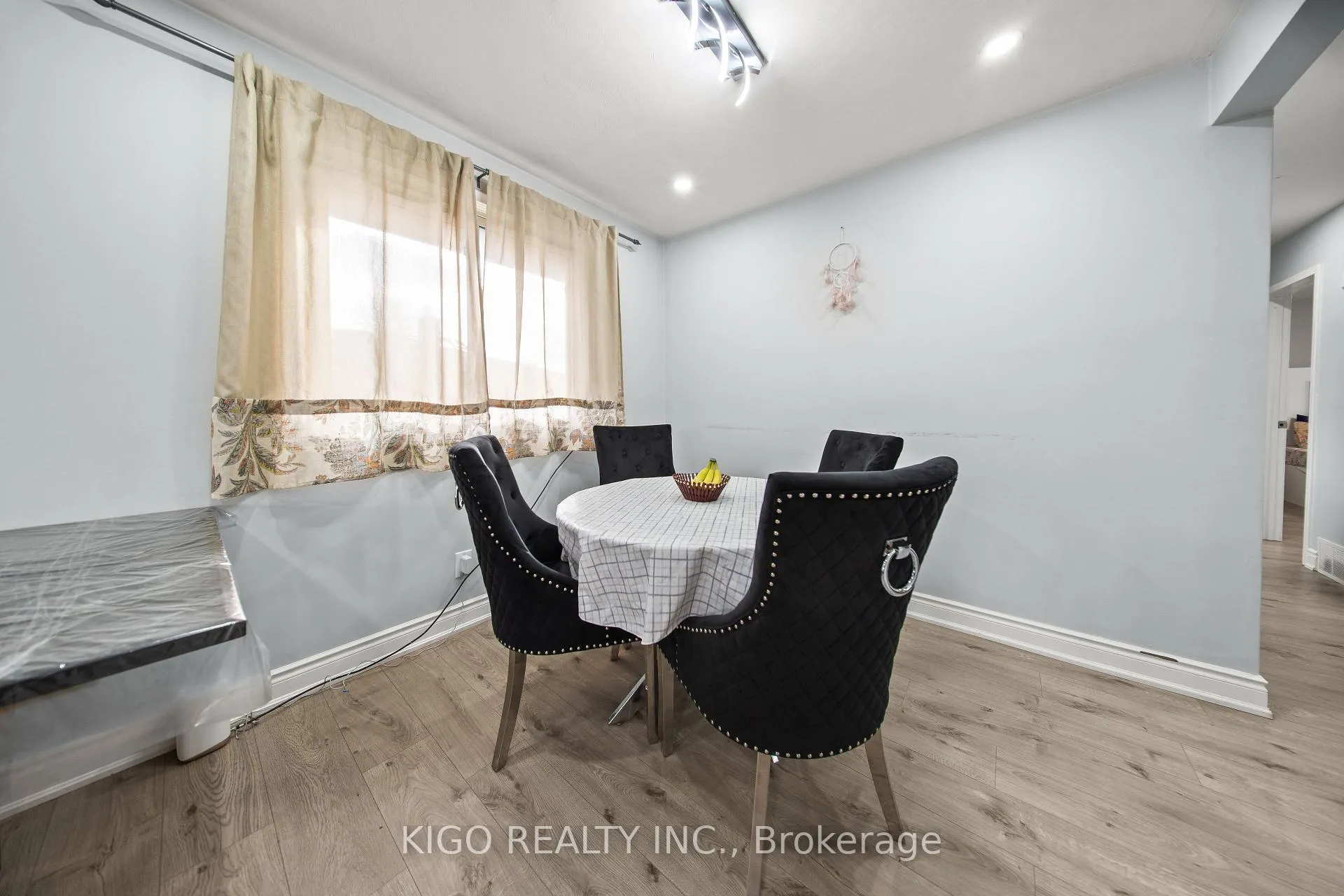 Photo 11 of 42 Tupper Crescent, Kitchener, Grand River North — HOMEH