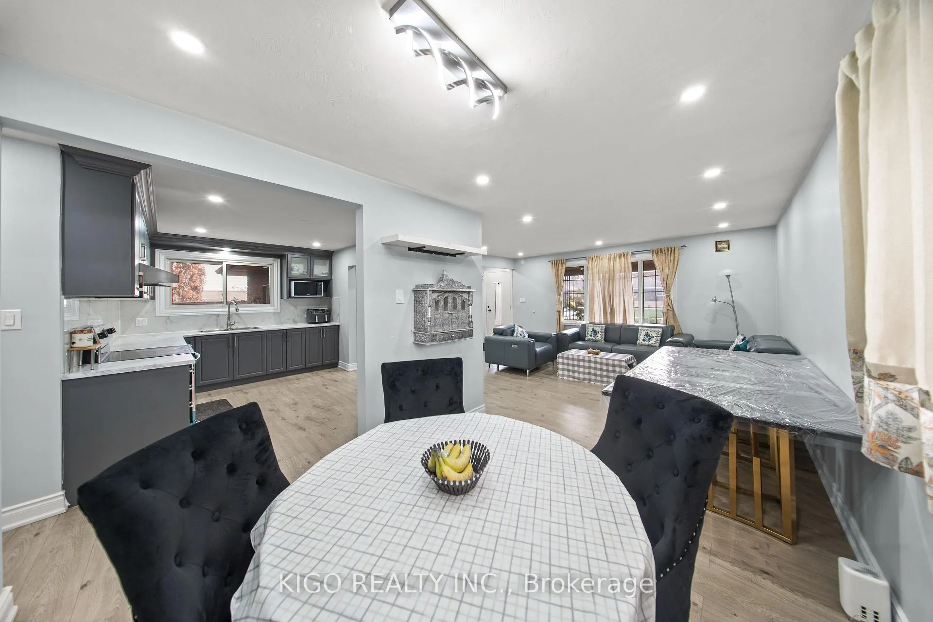 Photo 12 of 42 Tupper Crescent, Kitchener, Grand River North — HOMEH