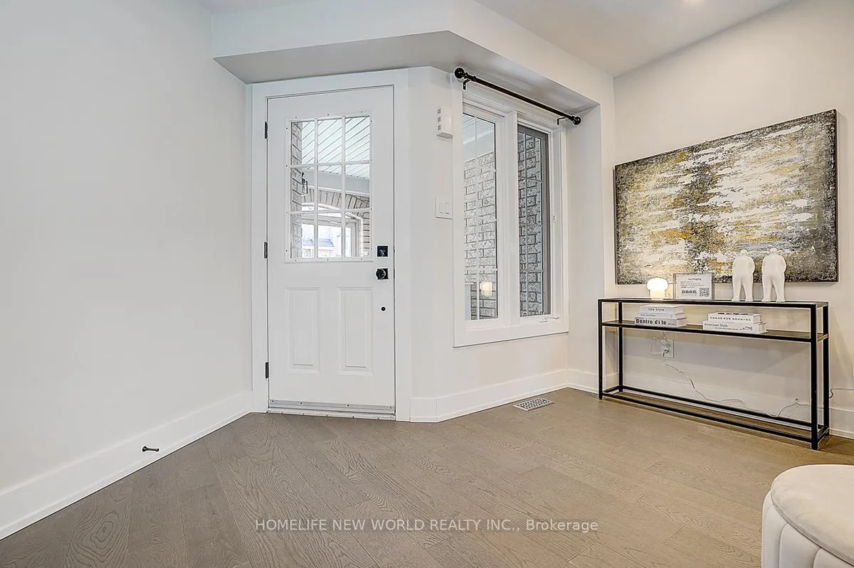 Photo 4 of 22 Stiles Avenue, Aurora, Bayview Northeast — HOMEH