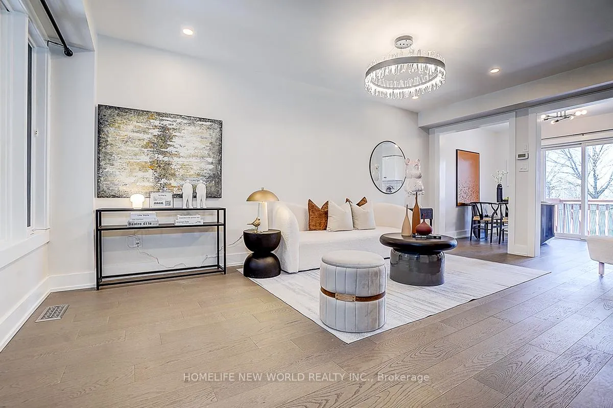 Photo 6 of 22 Stiles Avenue, Aurora, Bayview Northeast — HOMEH