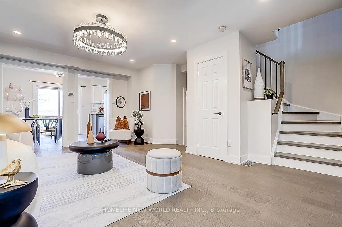 Photo 8 of 22 Stiles Avenue, Aurora, Bayview Northeast — HOMEH