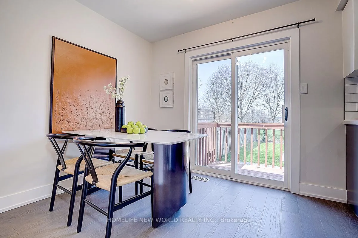 Photo 9 of 22 Stiles Avenue, Aurora, Bayview Northeast — HOMEH
