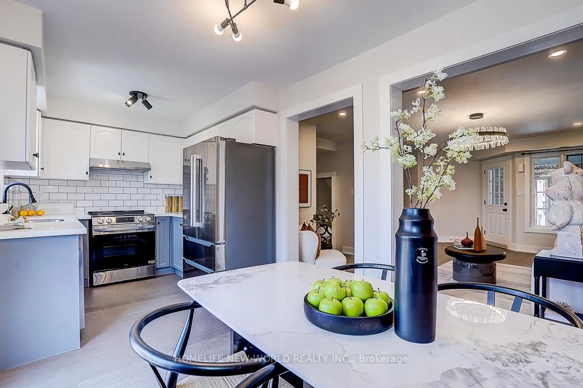 Photo 10 of 22 Stiles Avenue, Aurora, Bayview Northeast — HOMEH