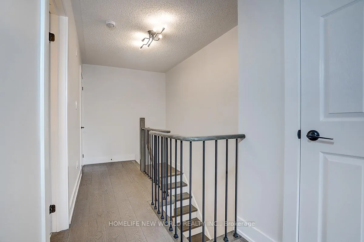 Photo 12 of 22 Stiles Avenue, Aurora, Bayview Northeast — HOMEH