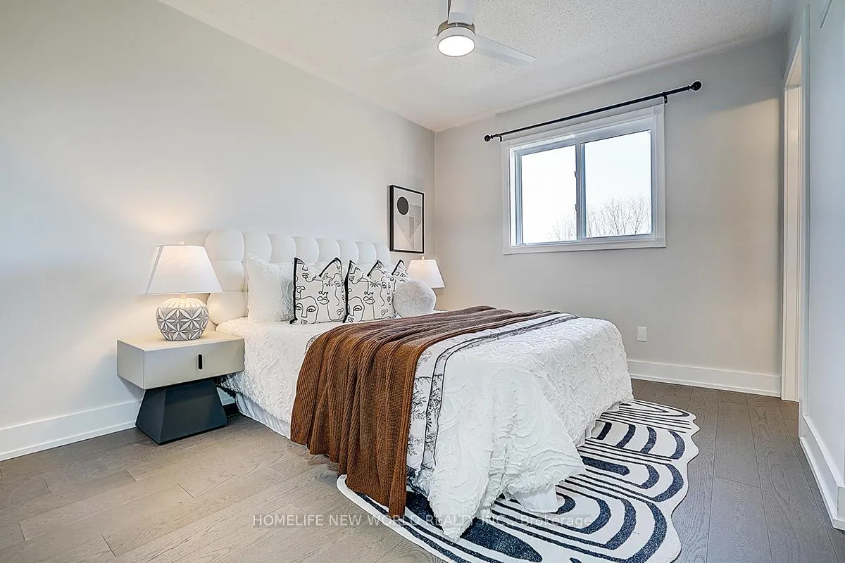 Photo 13 of 22 Stiles Avenue, Aurora, Bayview Northeast — HOMEH