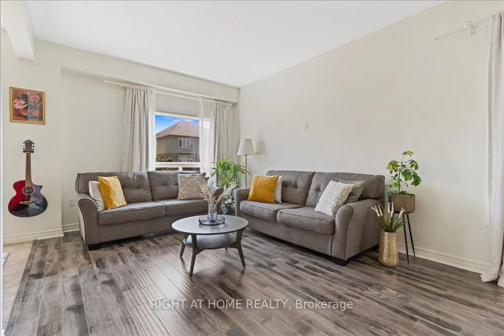 Photo 5 of Unit 12, 40 Dartmouth Gate, Hamilton, Lakeshore — HOMEH