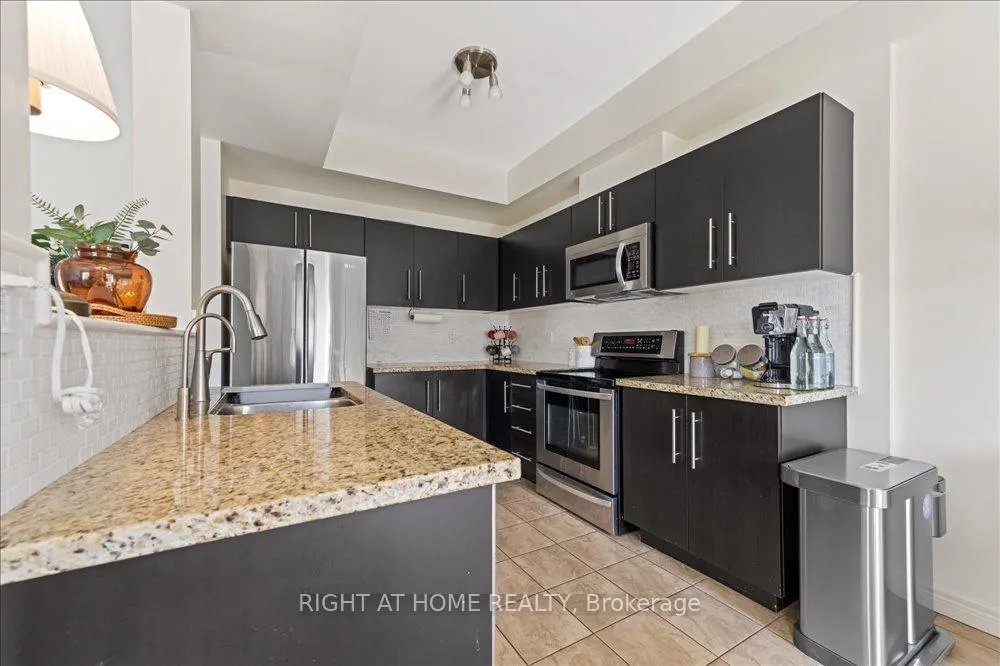 Photo 7 of Unit 12, 40 Dartmouth Gate, Hamilton, Lakeshore — HOMEH