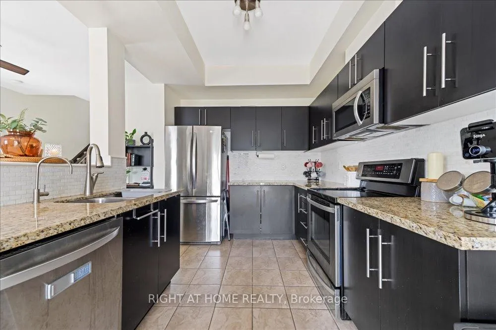 Photo 10 of Unit 12, 40 Dartmouth Gate, Hamilton, Lakeshore — HOMEH