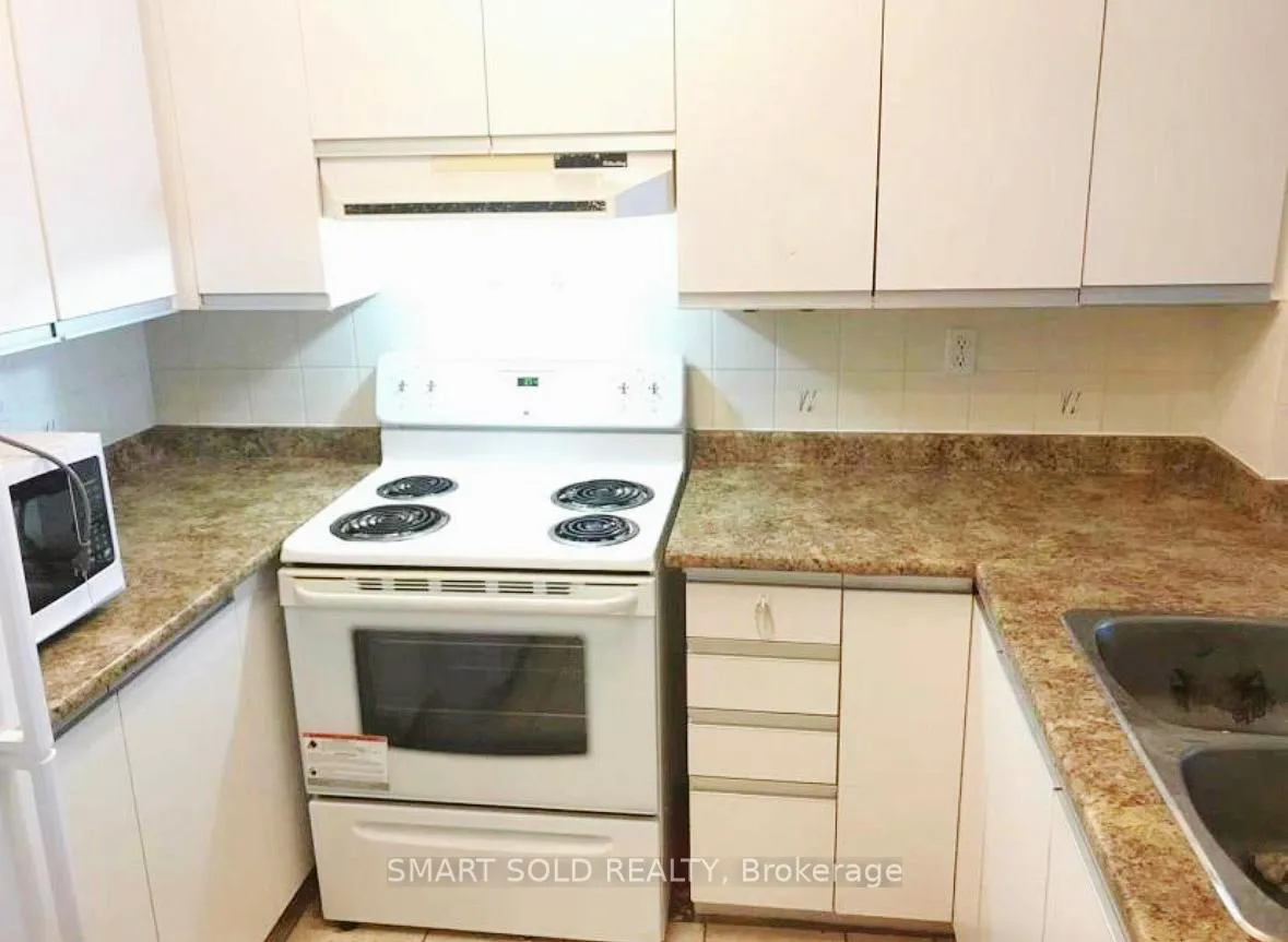 Photo 7 of Unit 711, 95 Prince Arthur Avenue, Toronto, The Annex — HOMEH