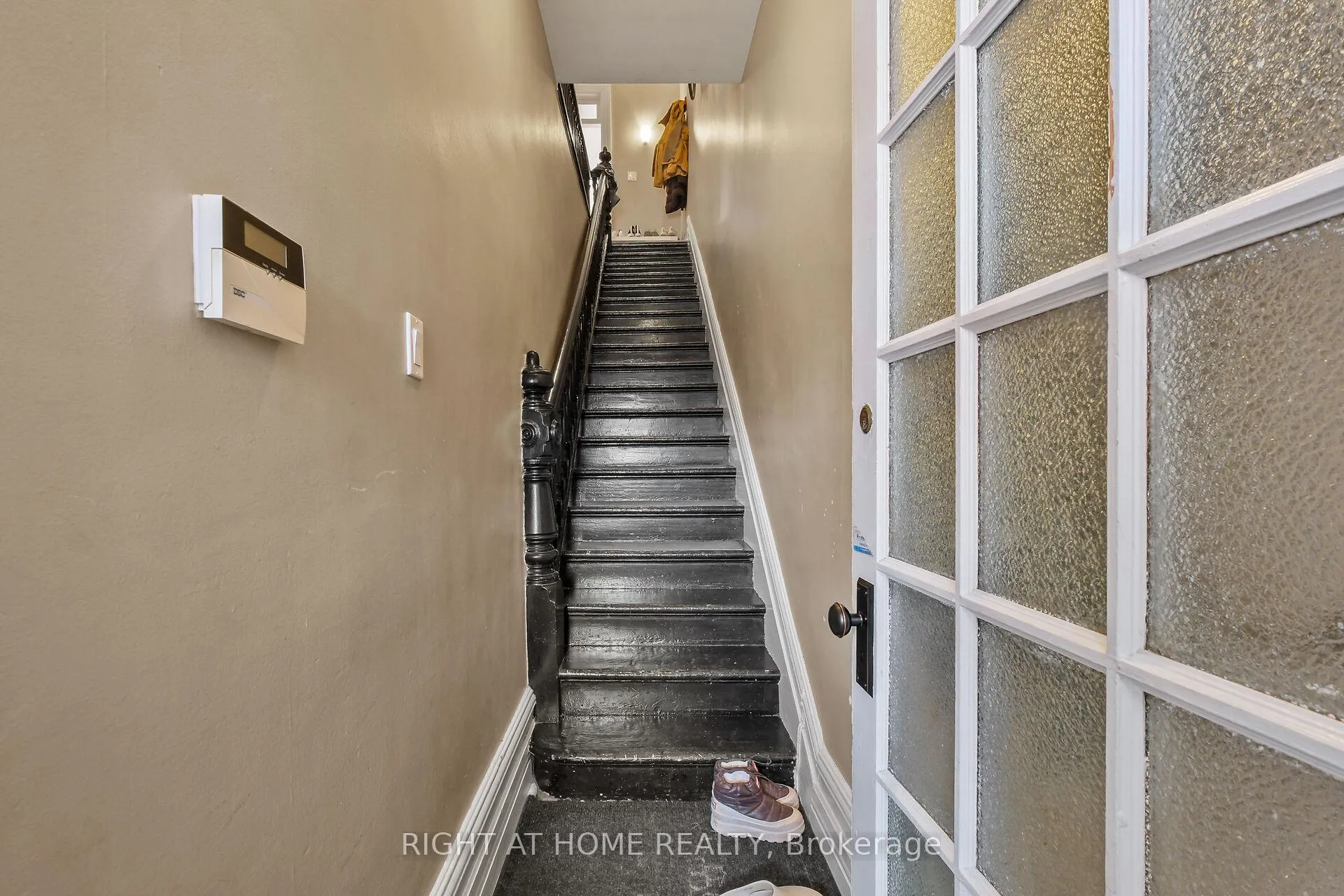 Photo 2 of 93 Gilmour Street, Ottawa, Ottawa Centre/Golden Triangle — HOMEH