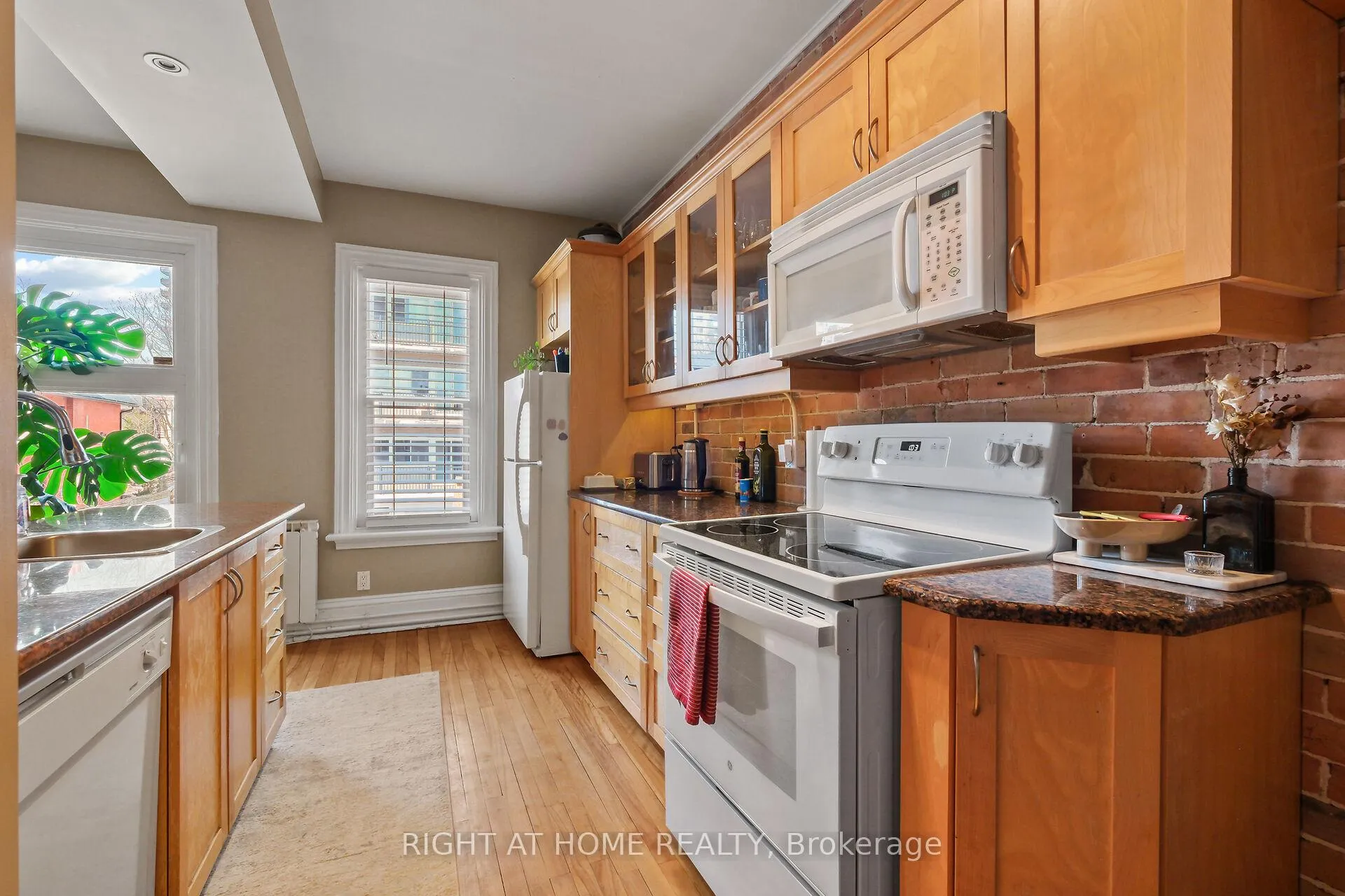 Photo 7 of 93 Gilmour Street, Ottawa, Ottawa Centre/Golden Triangle — HOMEH