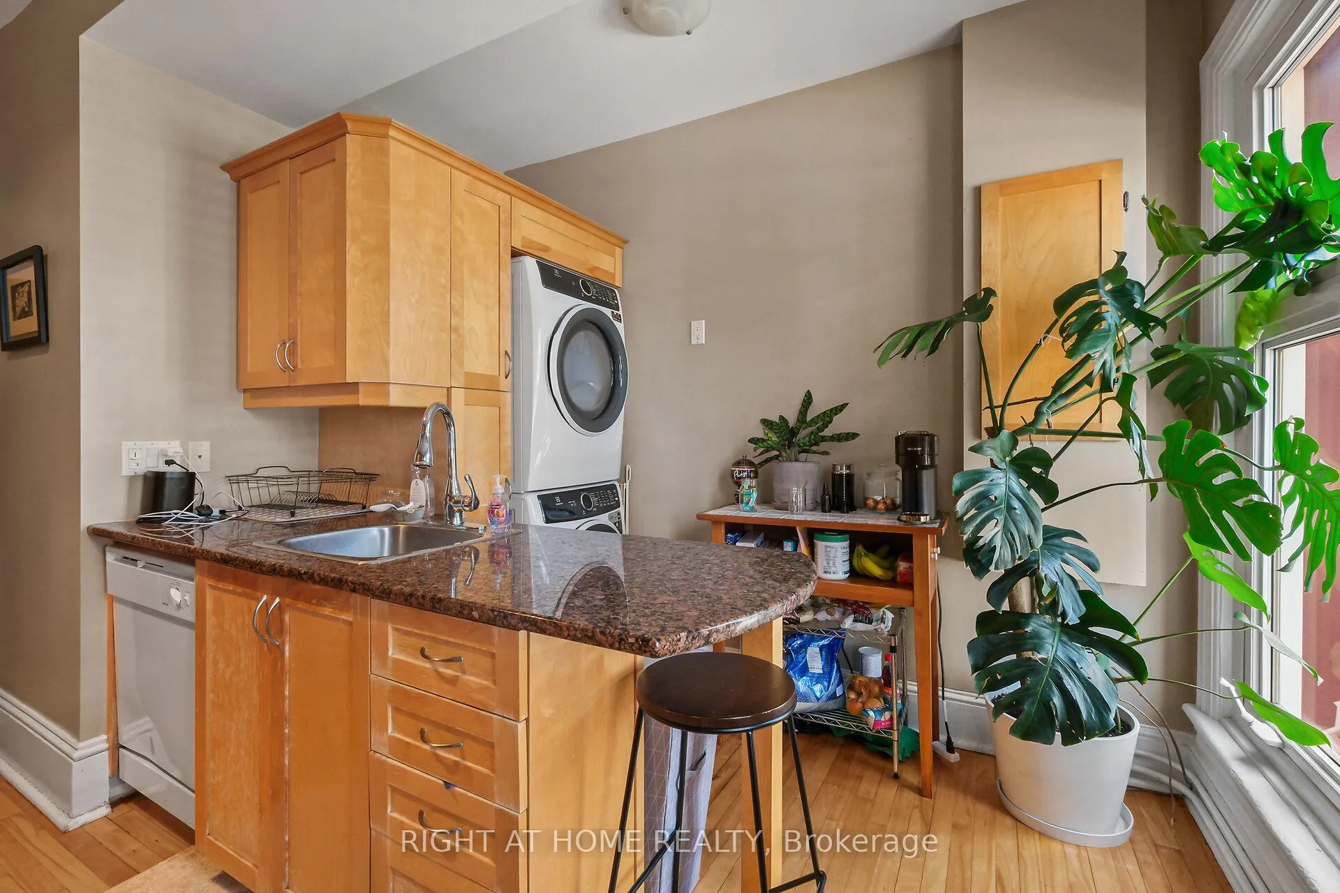 Photo 9 of 93 Gilmour Street, Ottawa, Ottawa Centre/Golden Triangle — HOMEH
