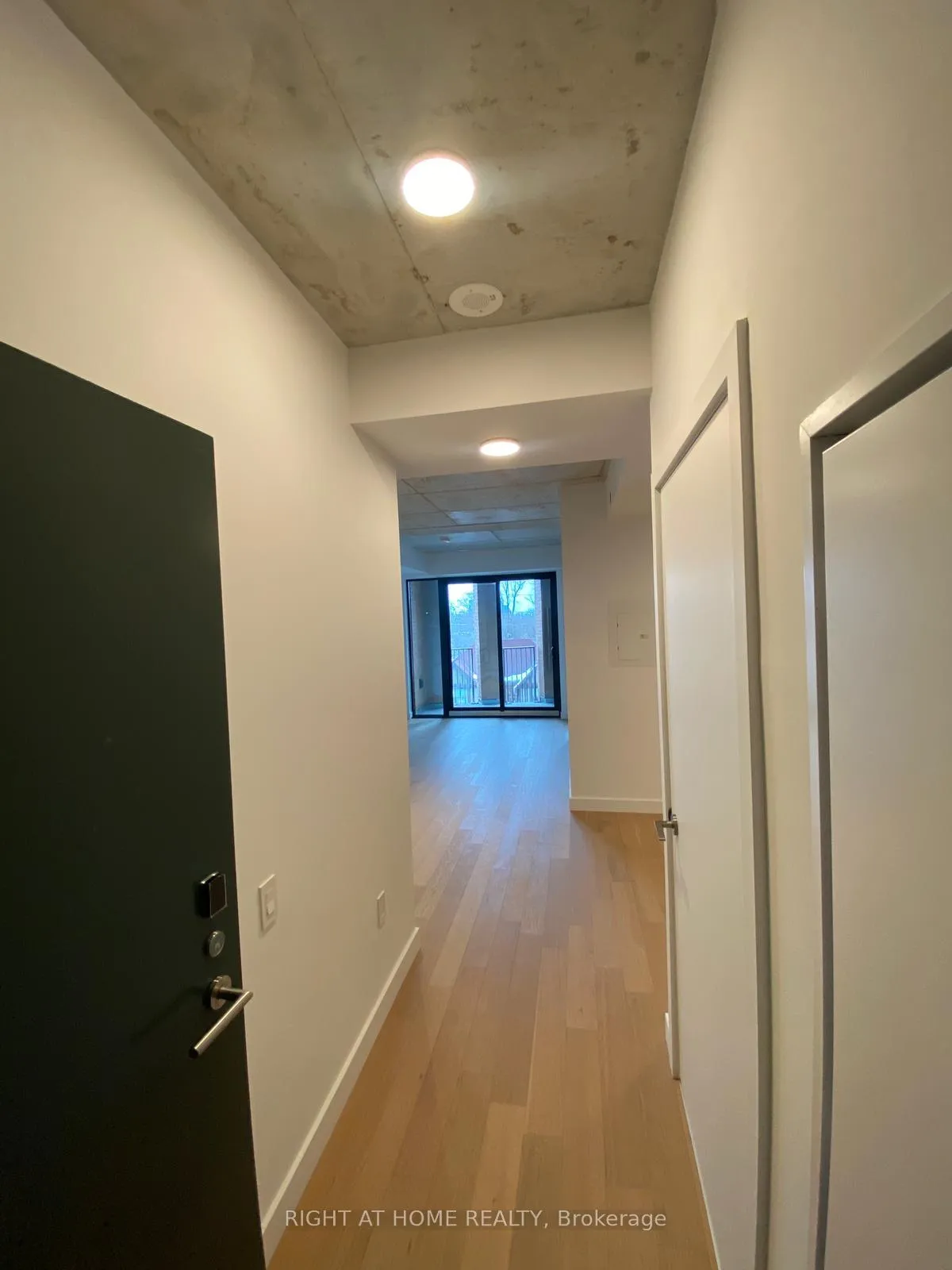Photo 4 of Unit 329, 1720 Bayview Avenue, Toronto, Mount Pleasant East — HOMEH