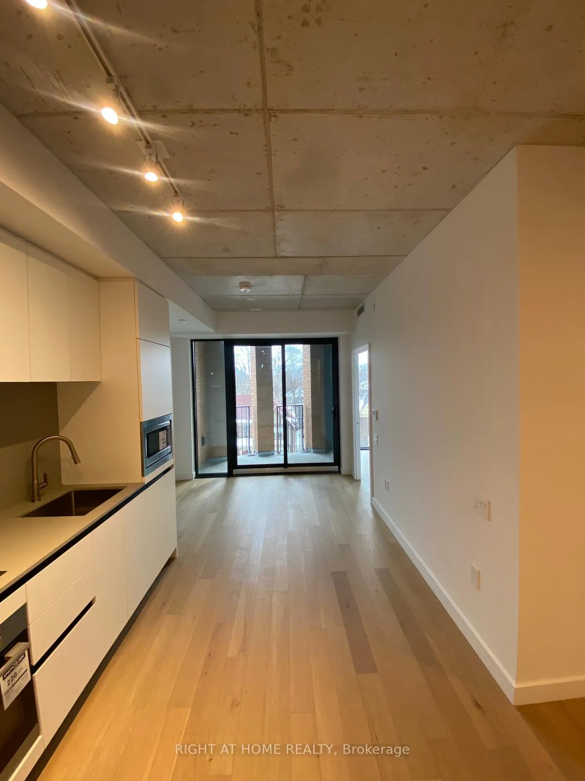 Photo 5 of Unit 329, 1720 Bayview Avenue, Toronto, Mount Pleasant East — HOMEH