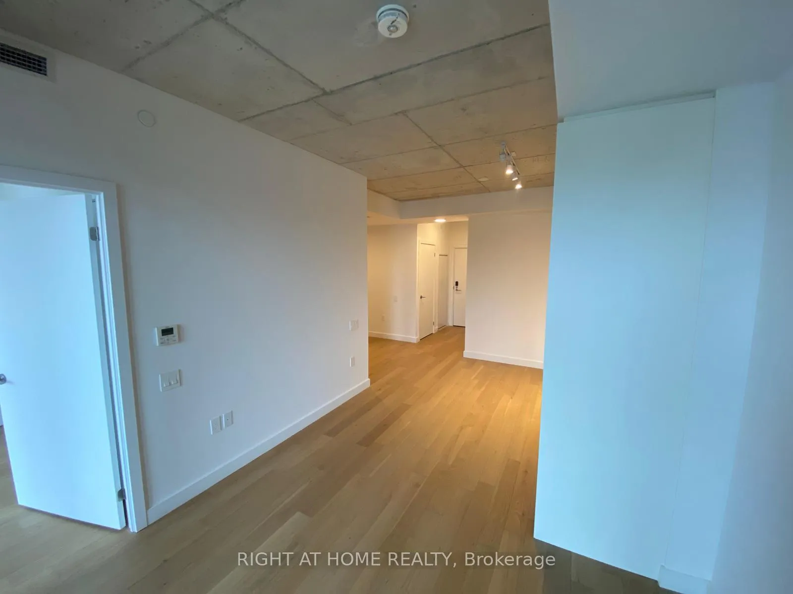 Photo 7 of Unit 329, 1720 Bayview Avenue, Toronto, Mount Pleasant East — HOMEH