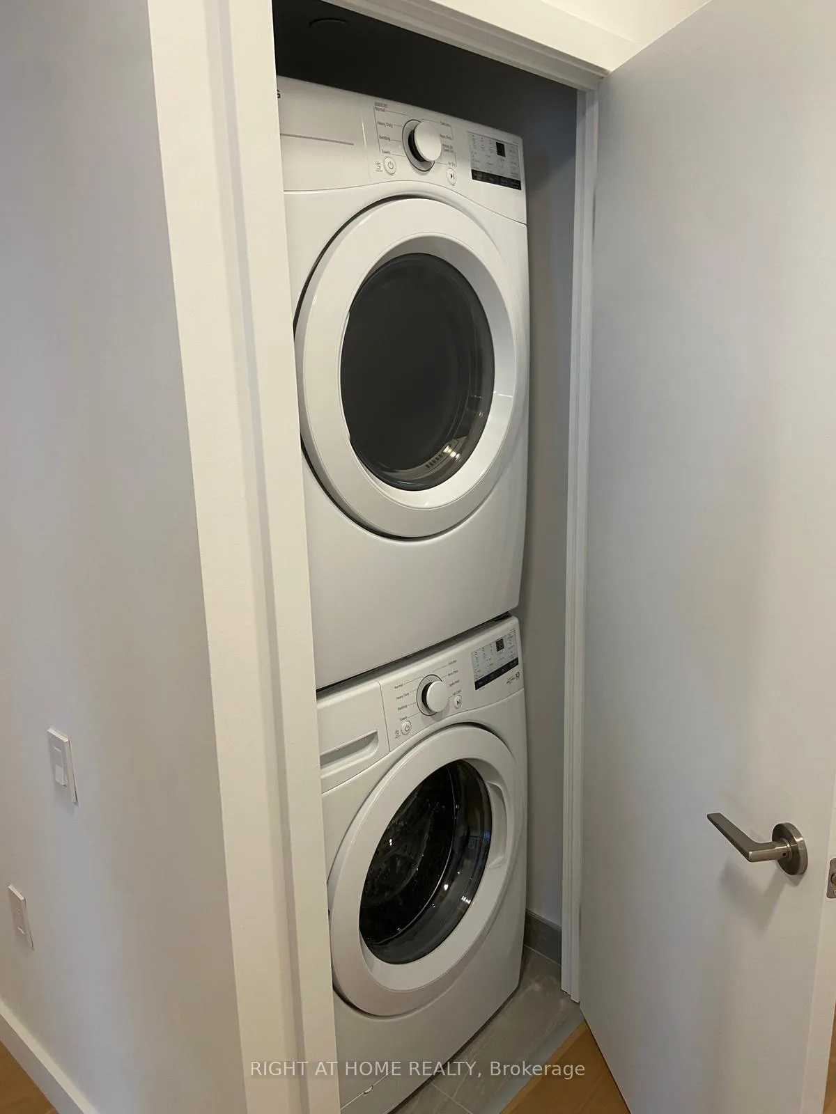 Photo 14 of Unit 329, 1720 Bayview Avenue, Toronto, Mount Pleasant East — HOMEH