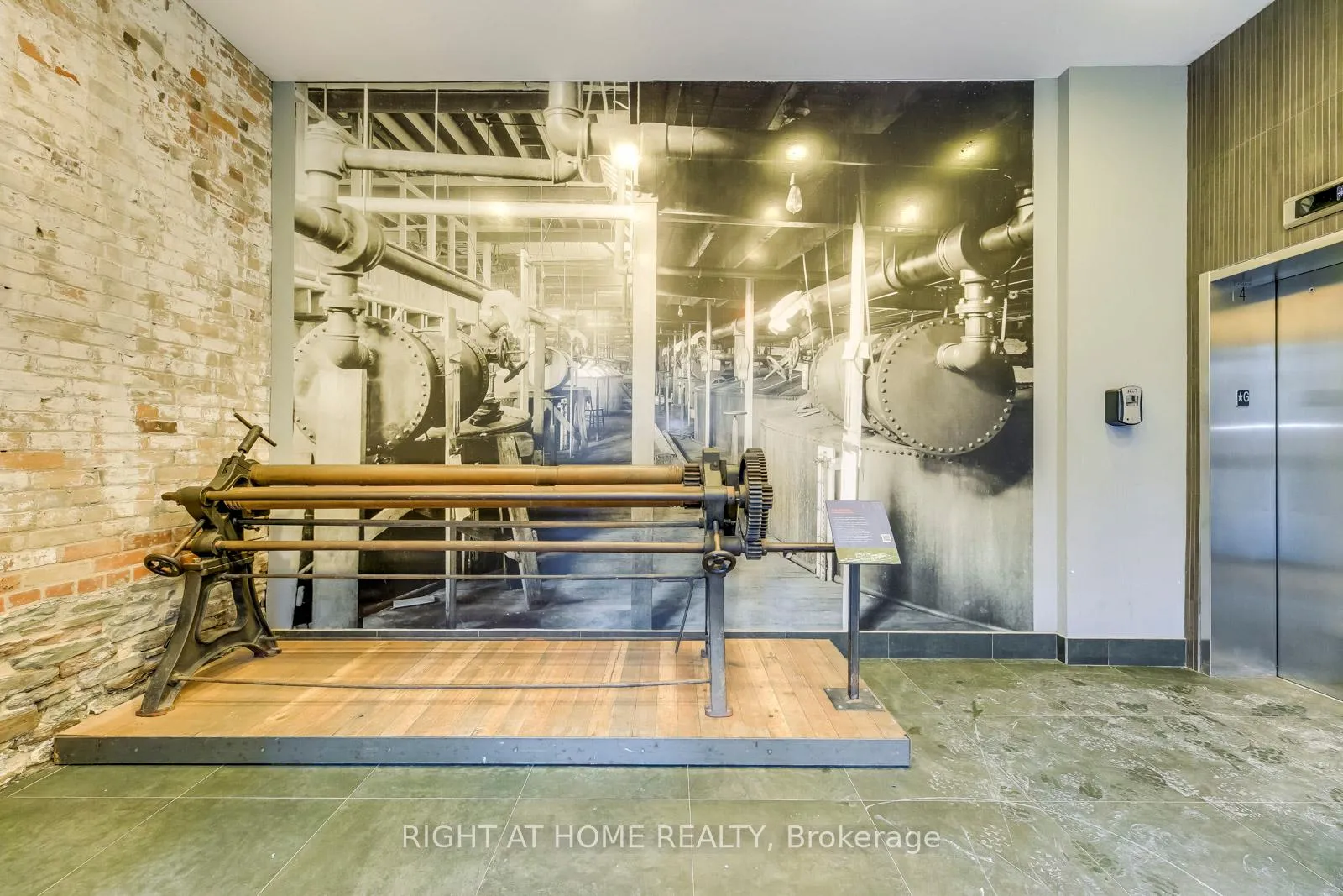 Photo 3 of Unit 3205, 390 Cherry Street, Toronto, Waterfront Communities — HOMEH