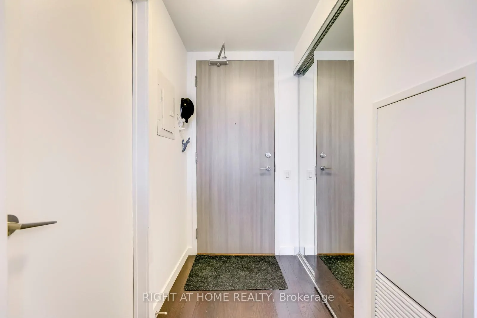 Photo 7 of Unit 3205, 390 Cherry Street, Toronto, Waterfront Communities — HOMEH