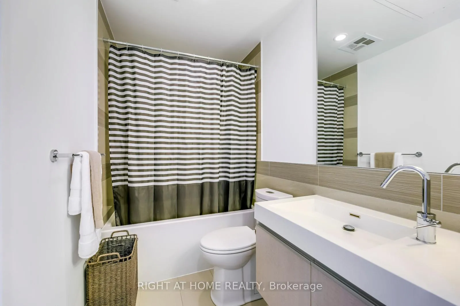 Photo 23 of Unit 3205, 390 Cherry Street, Toronto, Waterfront Communities — HOMEH