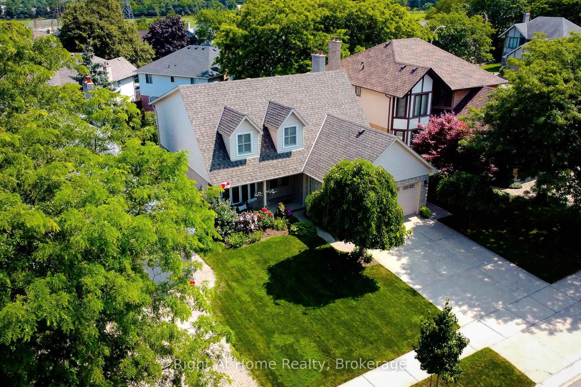 Photo 4 of 133 Lavender Drive, Hamilton, Iroquoia Heights — HOMEH