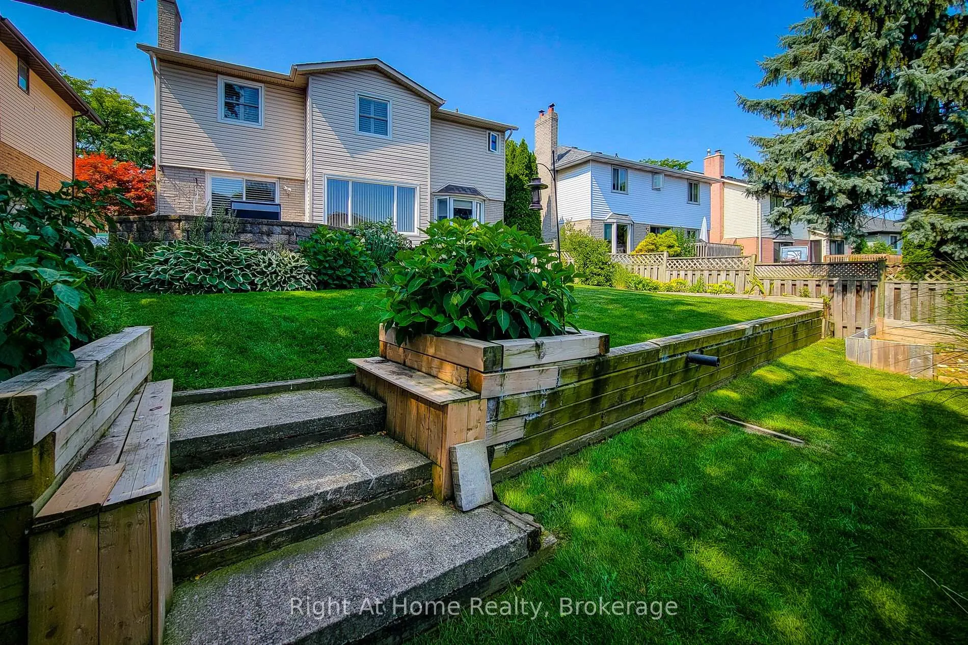Photo 15 of 133 Lavender Drive, Hamilton, Iroquoia Heights — HOMEH