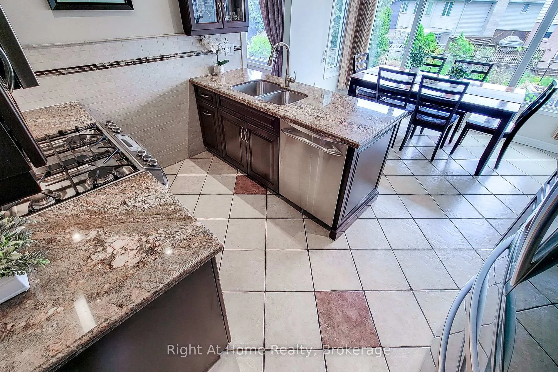 Photo 26 of 133 Lavender Drive, Hamilton, Iroquoia Heights — HOMEH