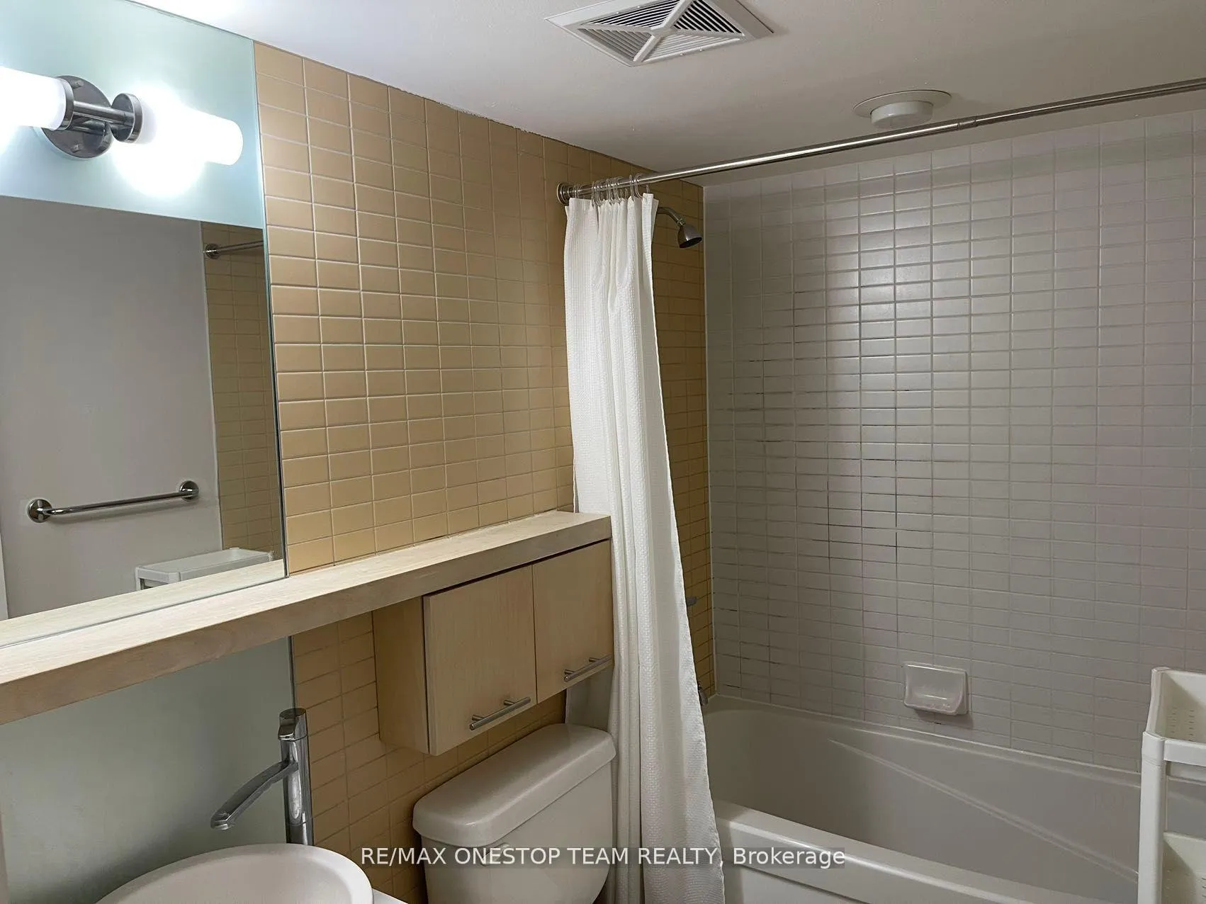 Photo 11 of Unit 406, 21 Carlton Street, Toronto, Church-Yonge Corridor — HOMEH