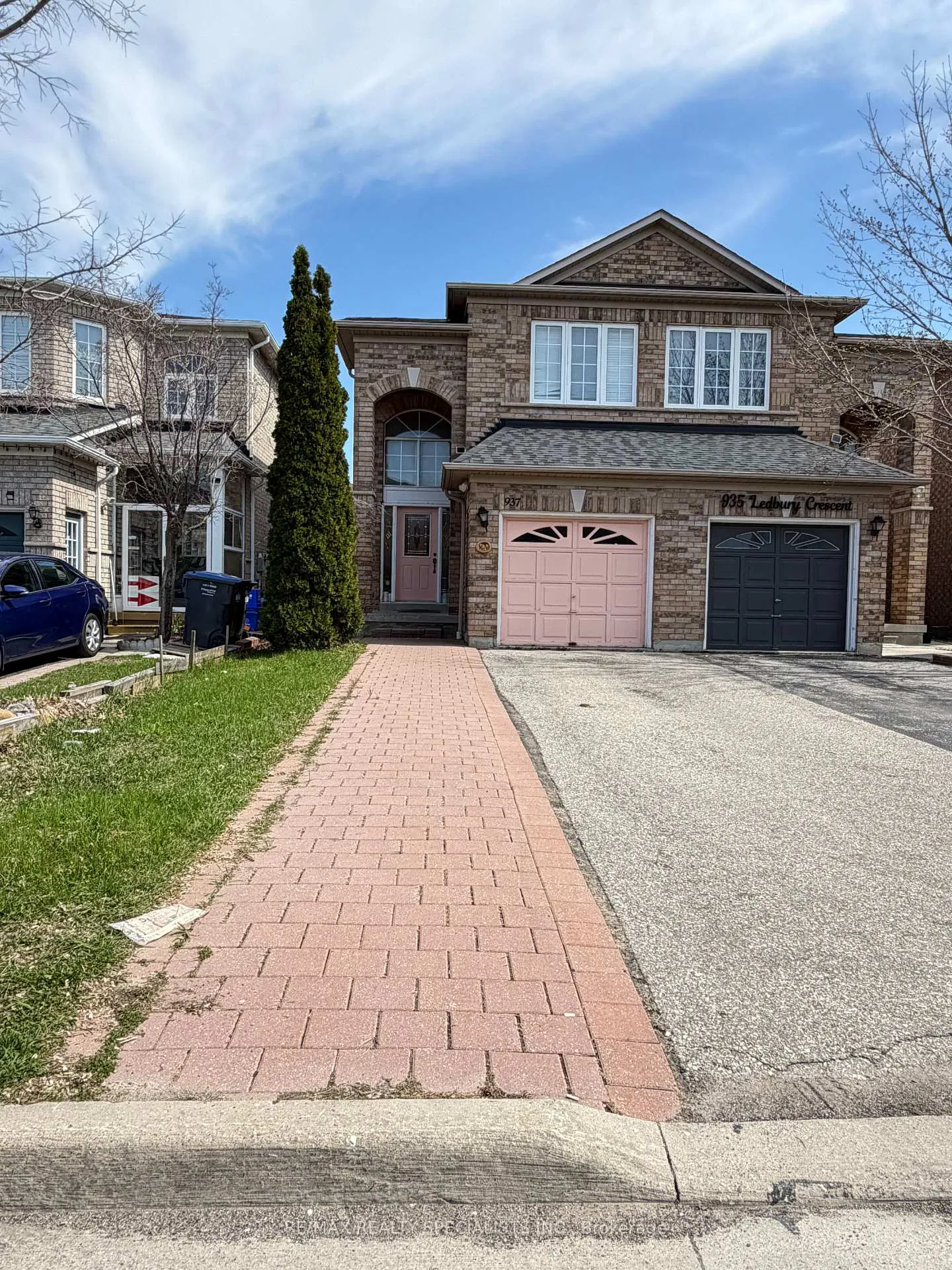 Front of 937 Ledbury Crescent