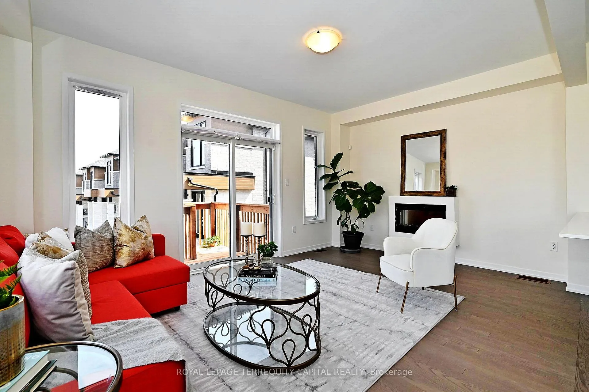 Photo 8 of 211 Grand Trunk Avenue, Vaughan, Patterson — HOMEH