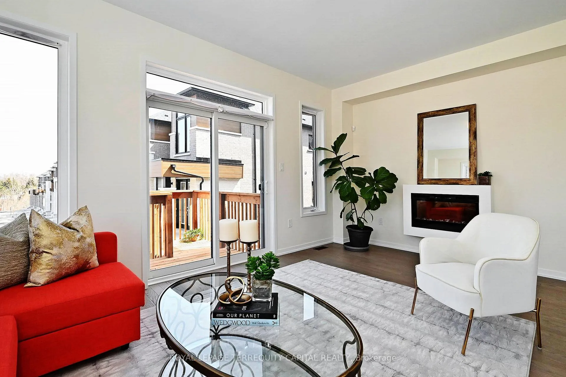 Photo 9 of 211 Grand Trunk Avenue, Vaughan, Patterson — HOMEH