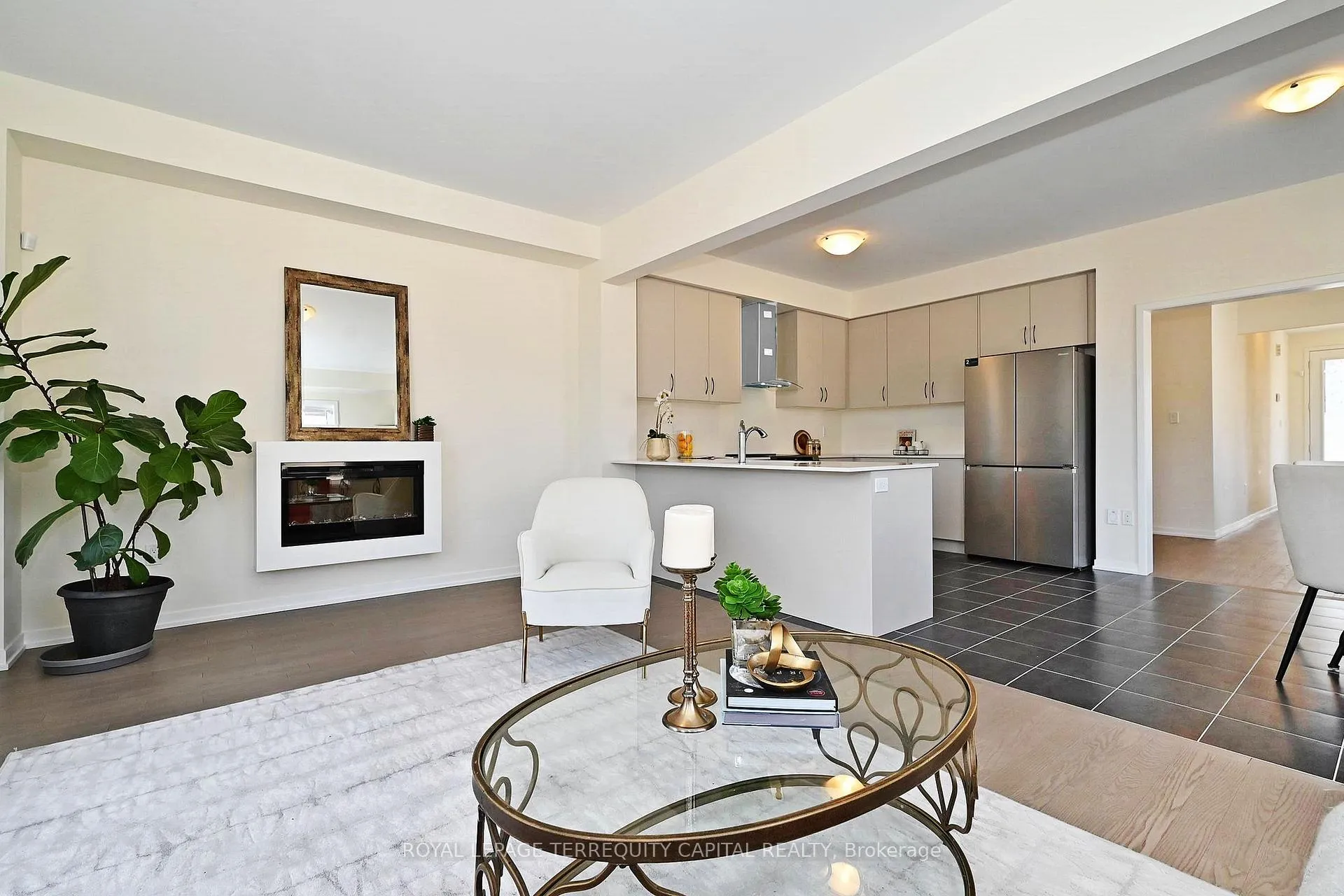 Photo 10 of 211 Grand Trunk Avenue, Vaughan, Patterson — HOMEH