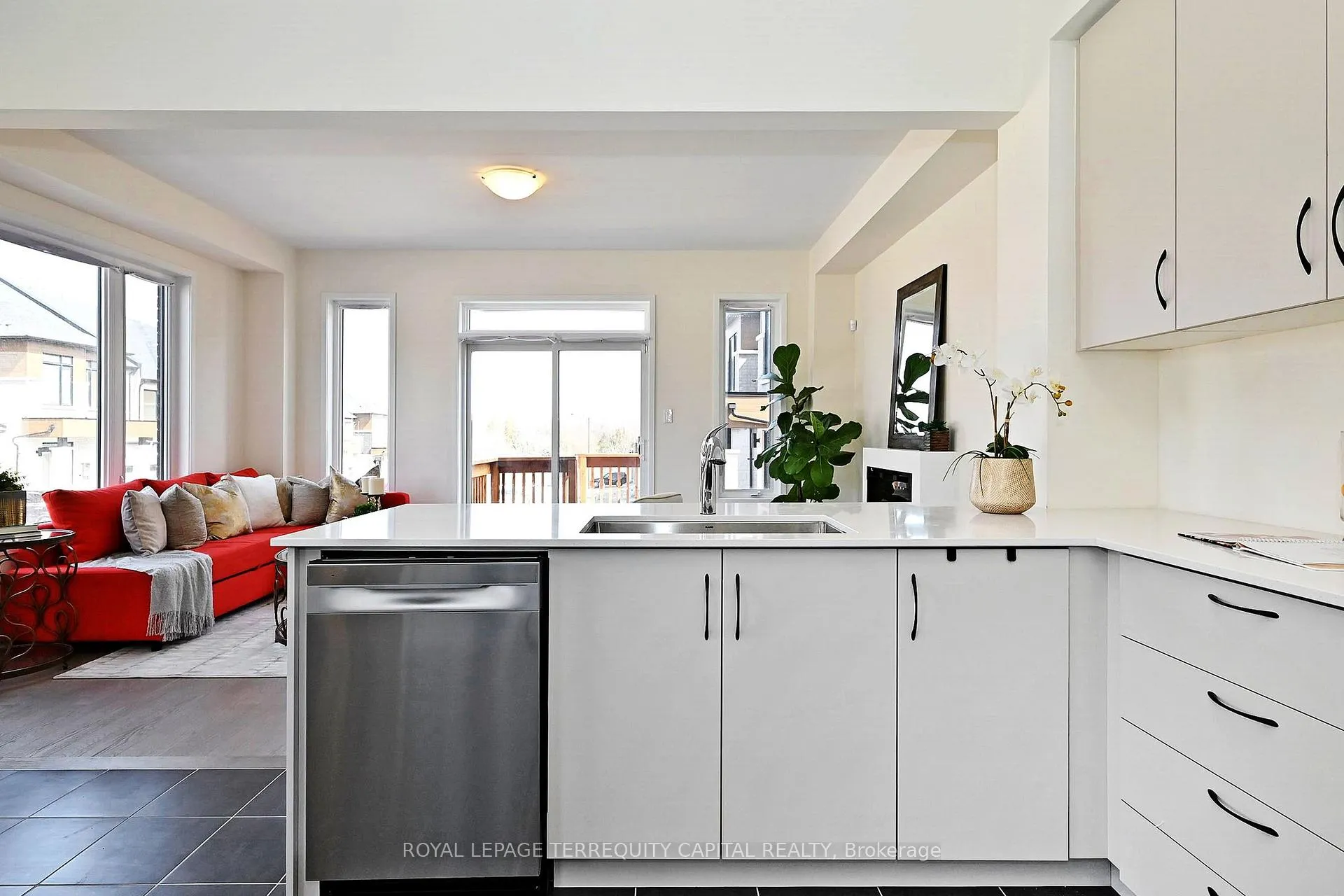 Photo 13 of 211 Grand Trunk Avenue, Vaughan, Patterson — HOMEH