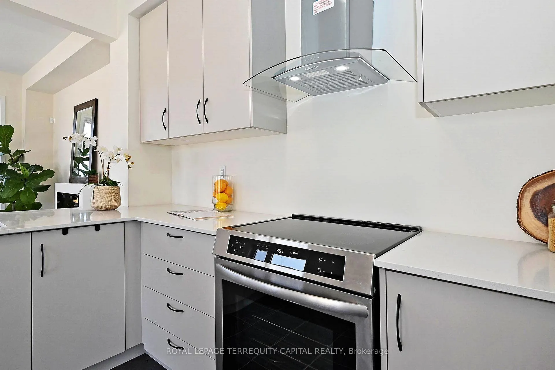 Photo 14 of 211 Grand Trunk Avenue, Vaughan, Patterson — HOMEH