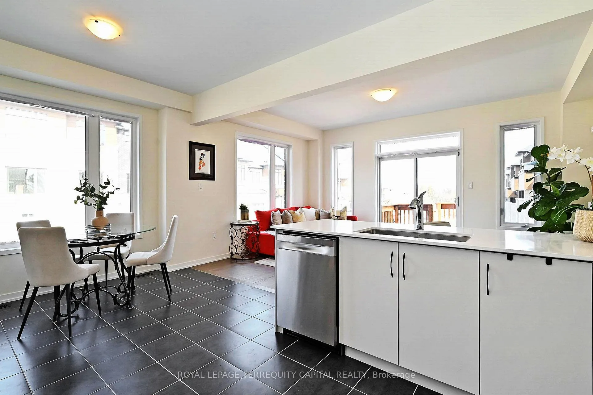 Photo 15 of 211 Grand Trunk Avenue, Vaughan, Patterson — HOMEH