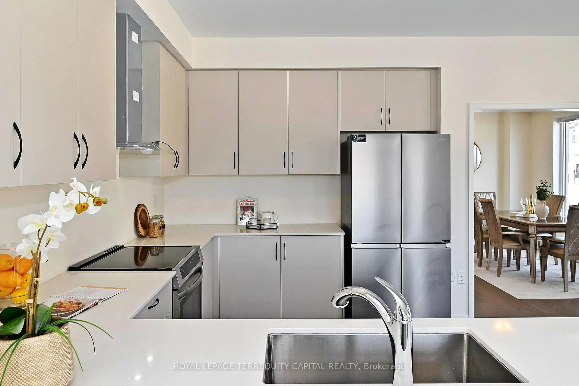 Photo 16 of 211 Grand Trunk Avenue, Vaughan, Patterson — HOMEH